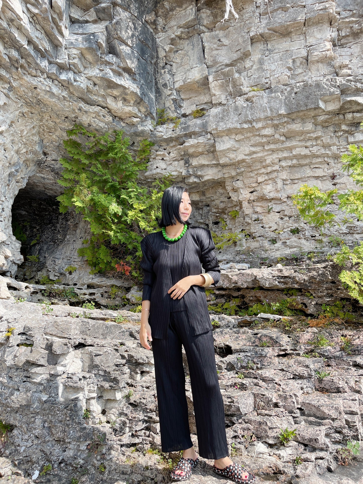 Edge Cardigan (black, ivory, green)