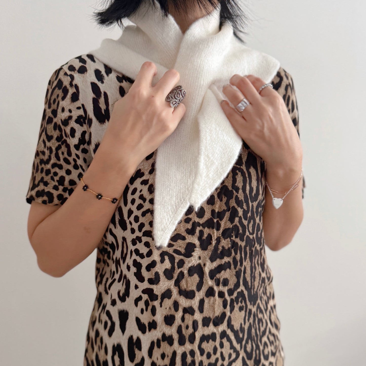 TRIANGULAR KNIT BANDANA (black,ivory)