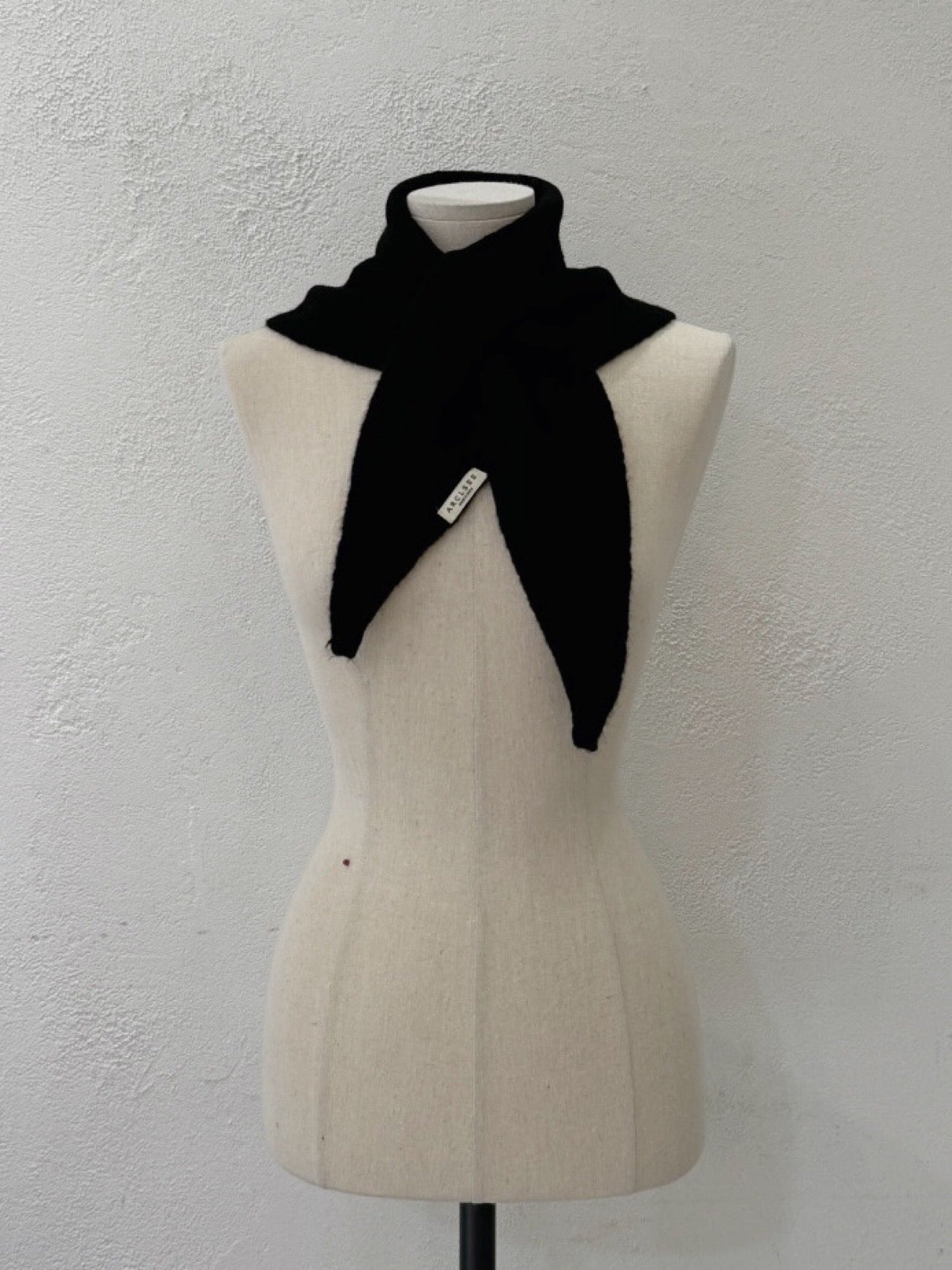 TRIANGULAR KNIT BANDANA (black,ivory)