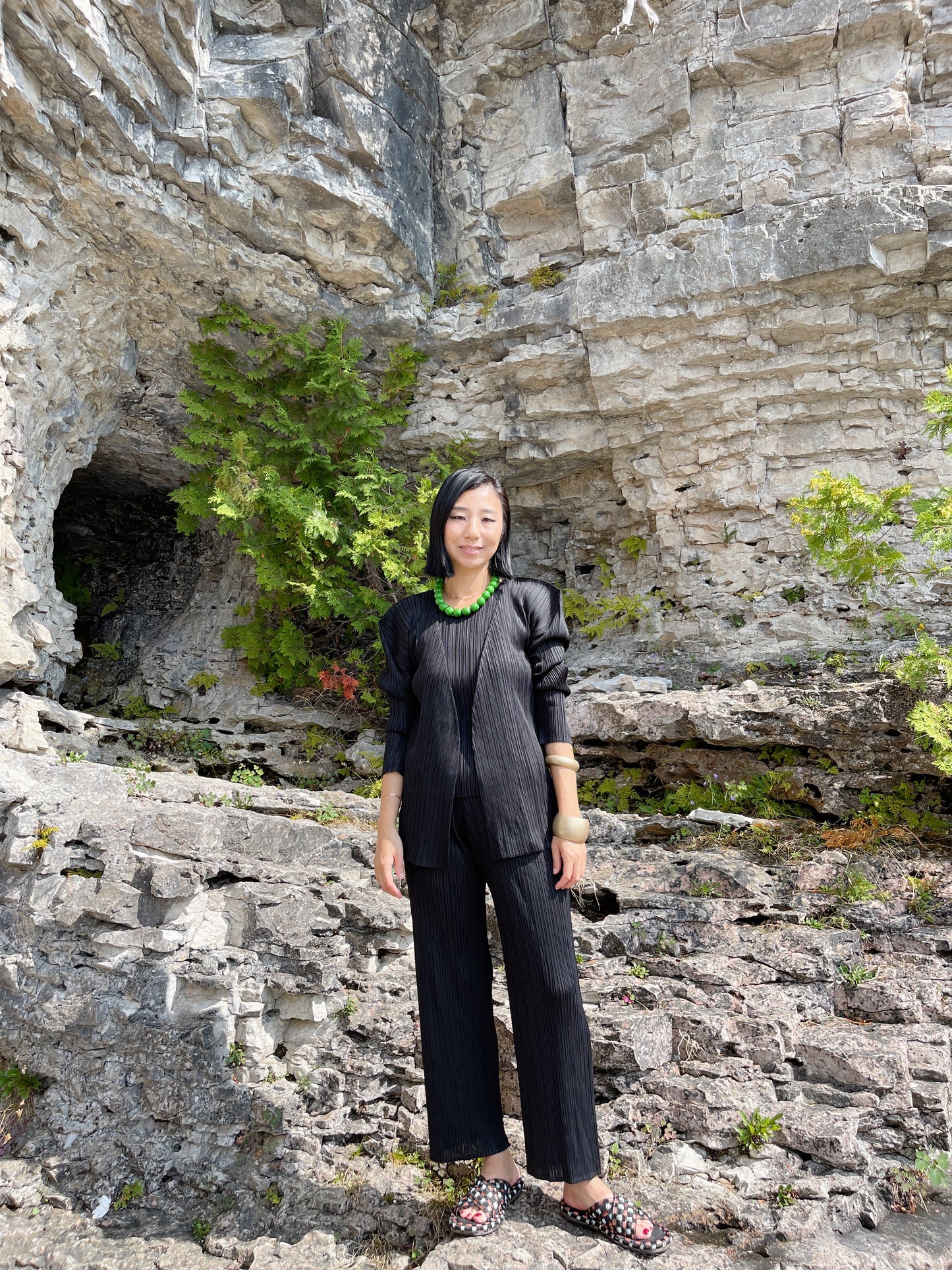 Edge Cardigan (black, ivory, green)