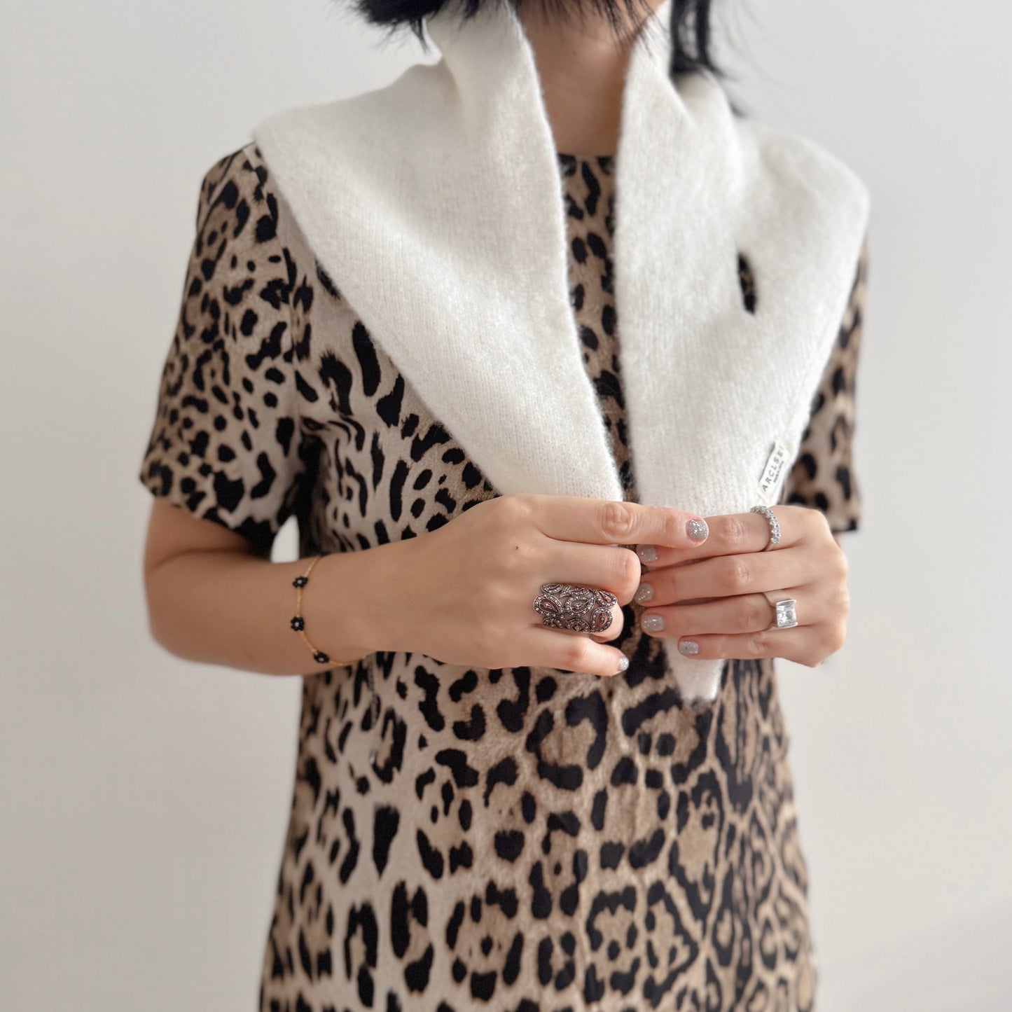 TRIANGULAR KNIT BANDANA (black,ivory)