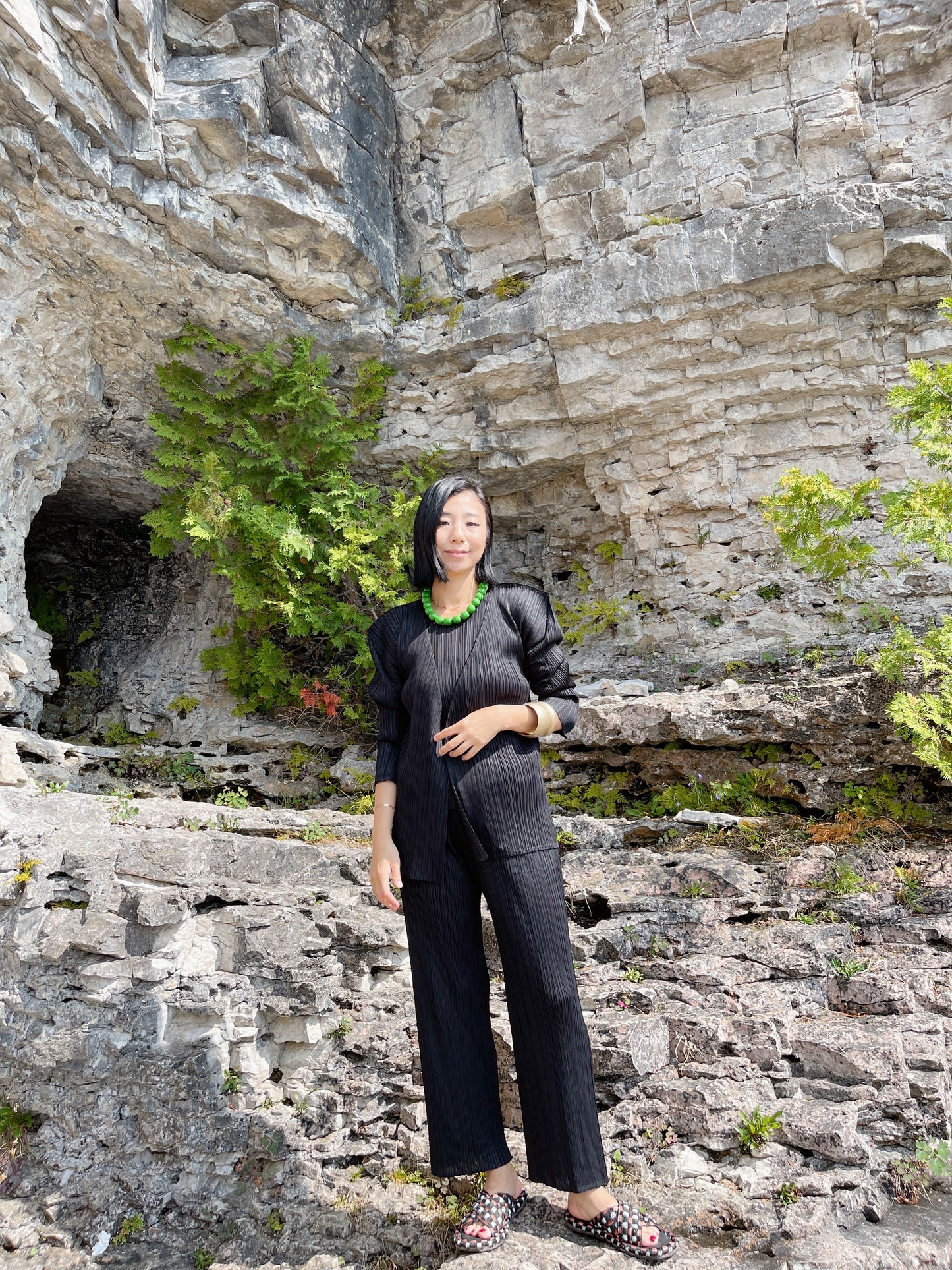 Edge Cardigan (black, ivory, green)