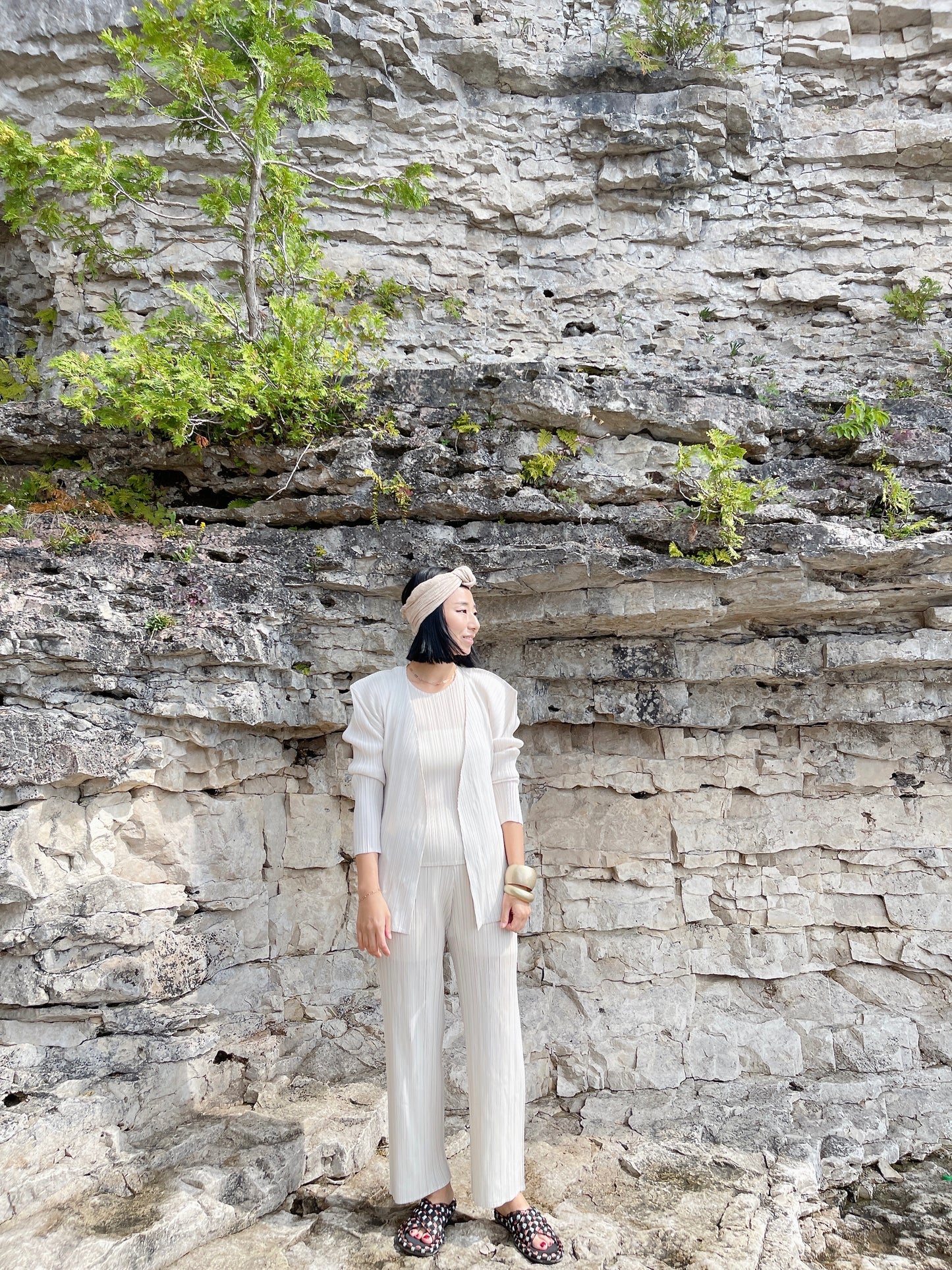 Edge Cardigan (black, ivory, green)