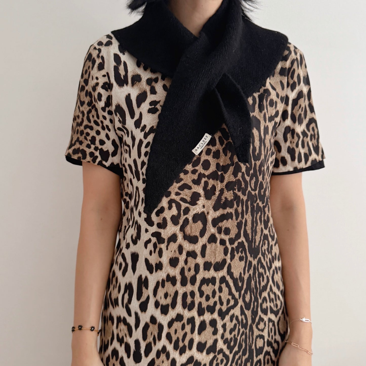 TRIANGULAR KNIT BANDANA (black,ivory)
