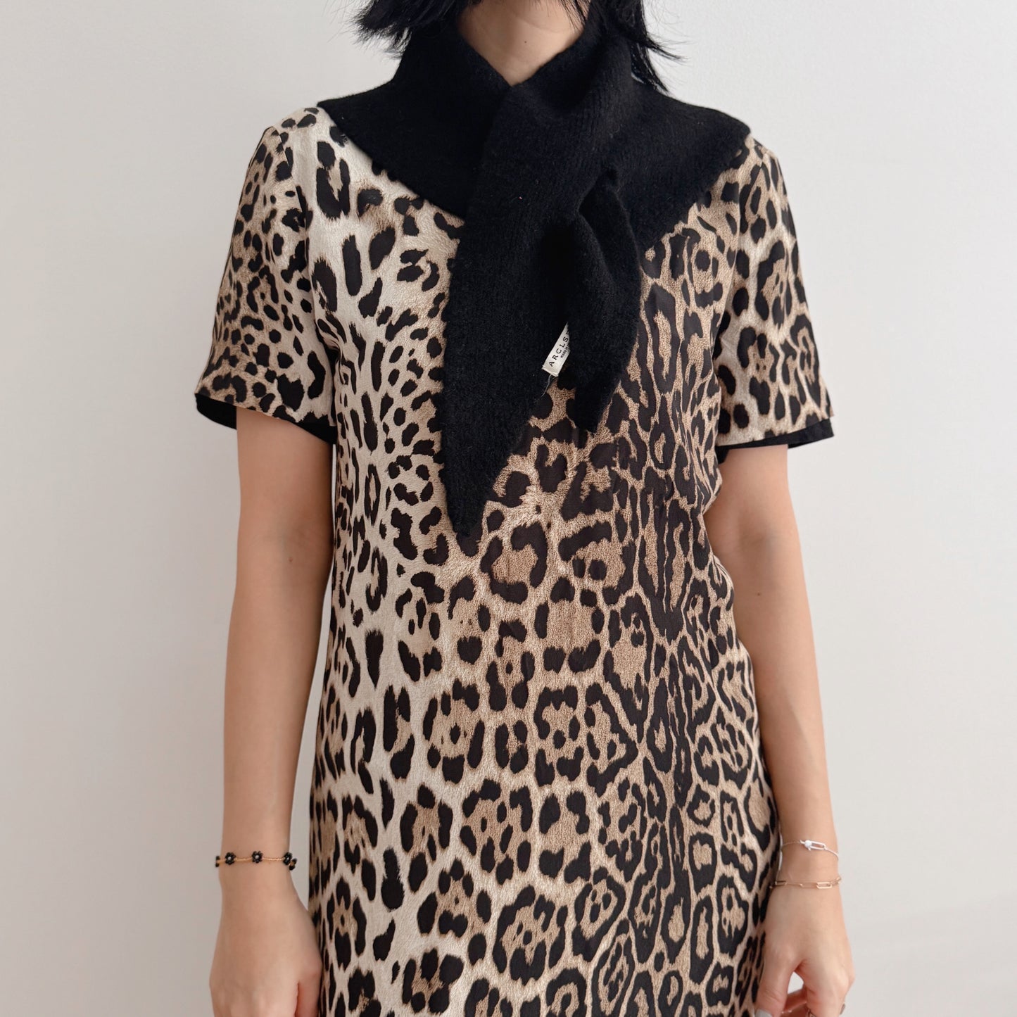 TRIANGULAR KNIT BANDANA (black,ivory)
