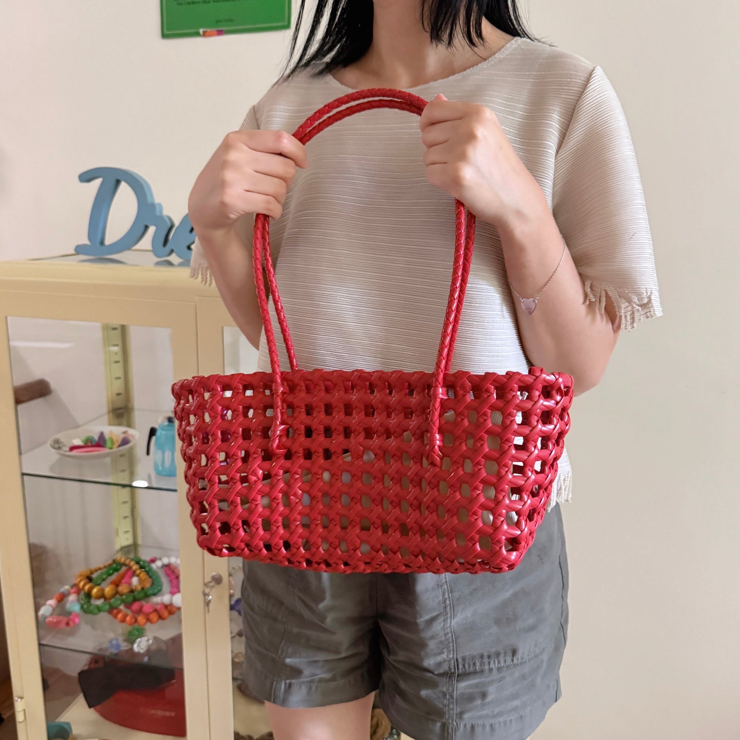 woven basket bag ( red, green, black)
