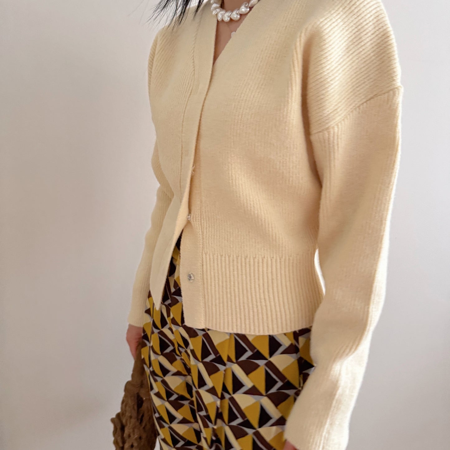 snap button cardigan (light yellow, brown)