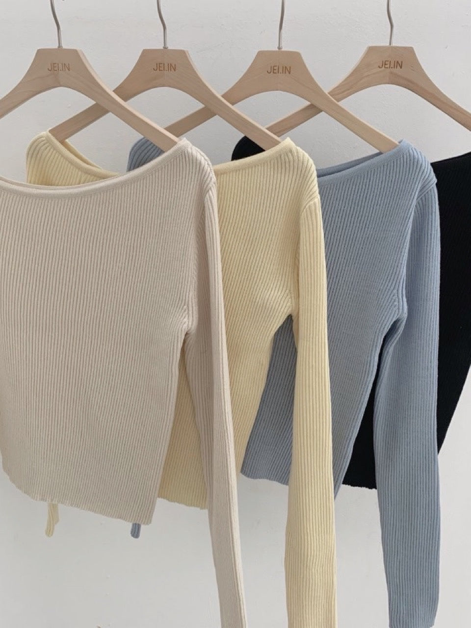 Off shoulder knit (ivory, yellow,sky blue, black)