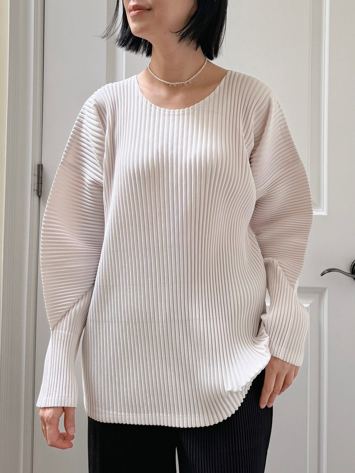 A-POC Pleats round tee ( black, ivory, red)
