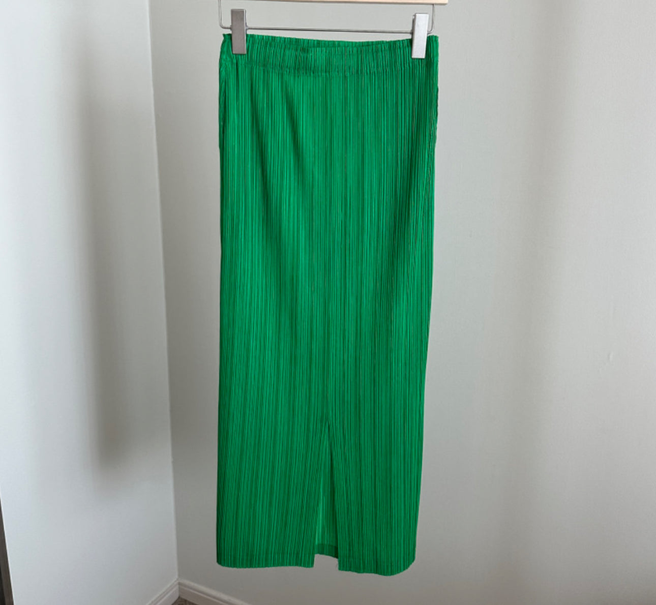 Pleats h line skirt (green, purple)