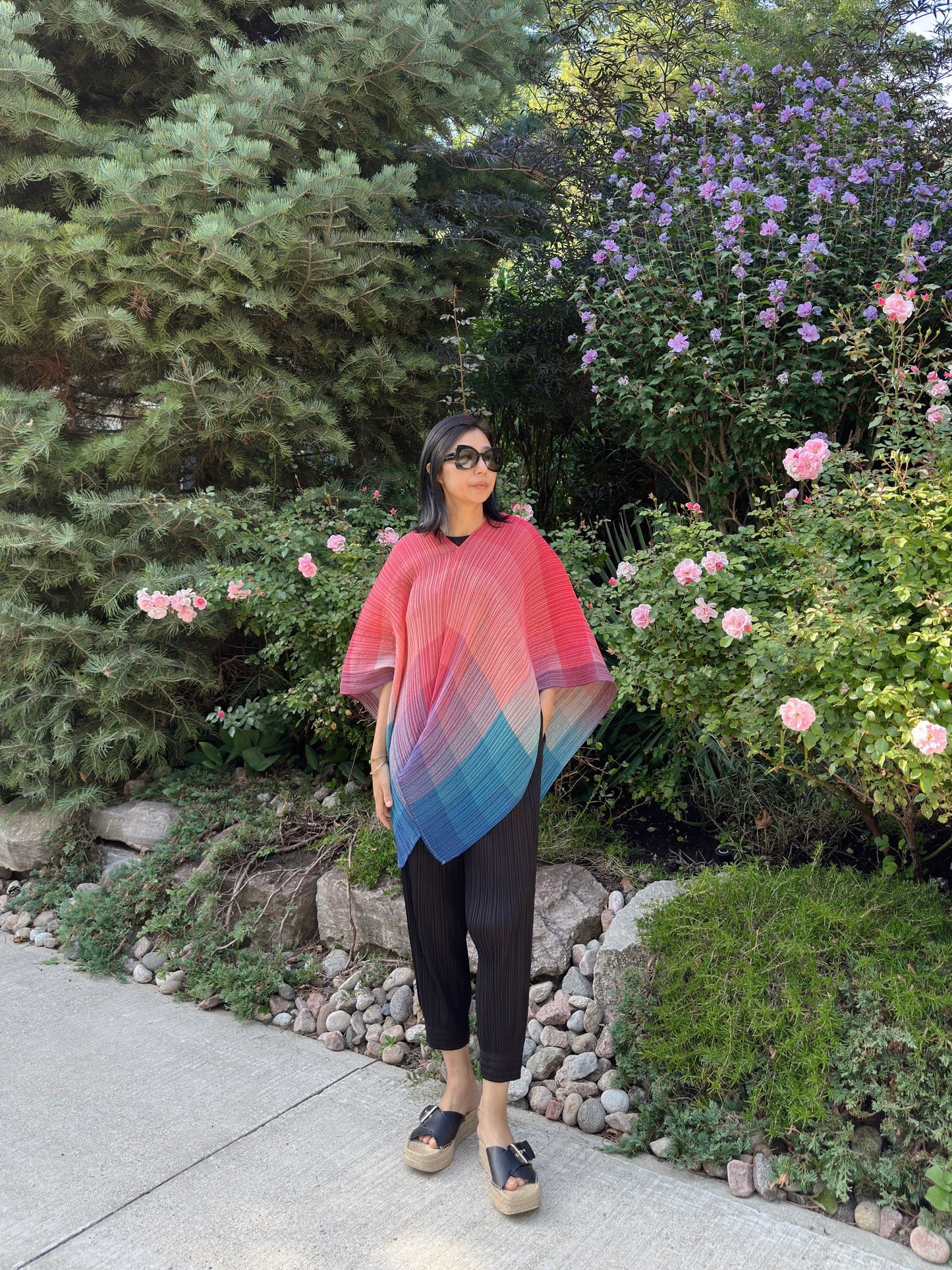 Pleats Gradation Cape(blue, purple )