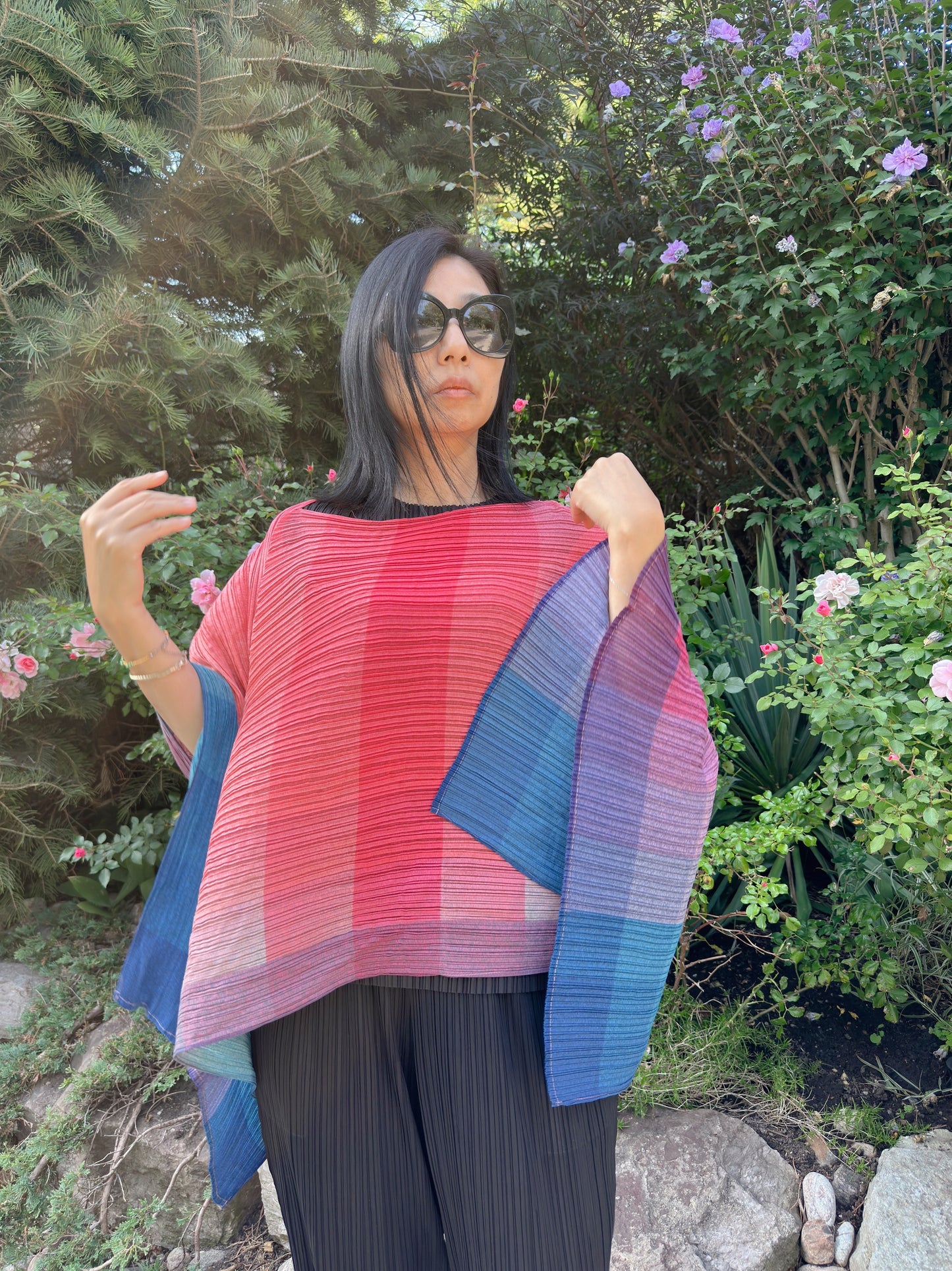 Pleats Gradation Cape(blue, purple )