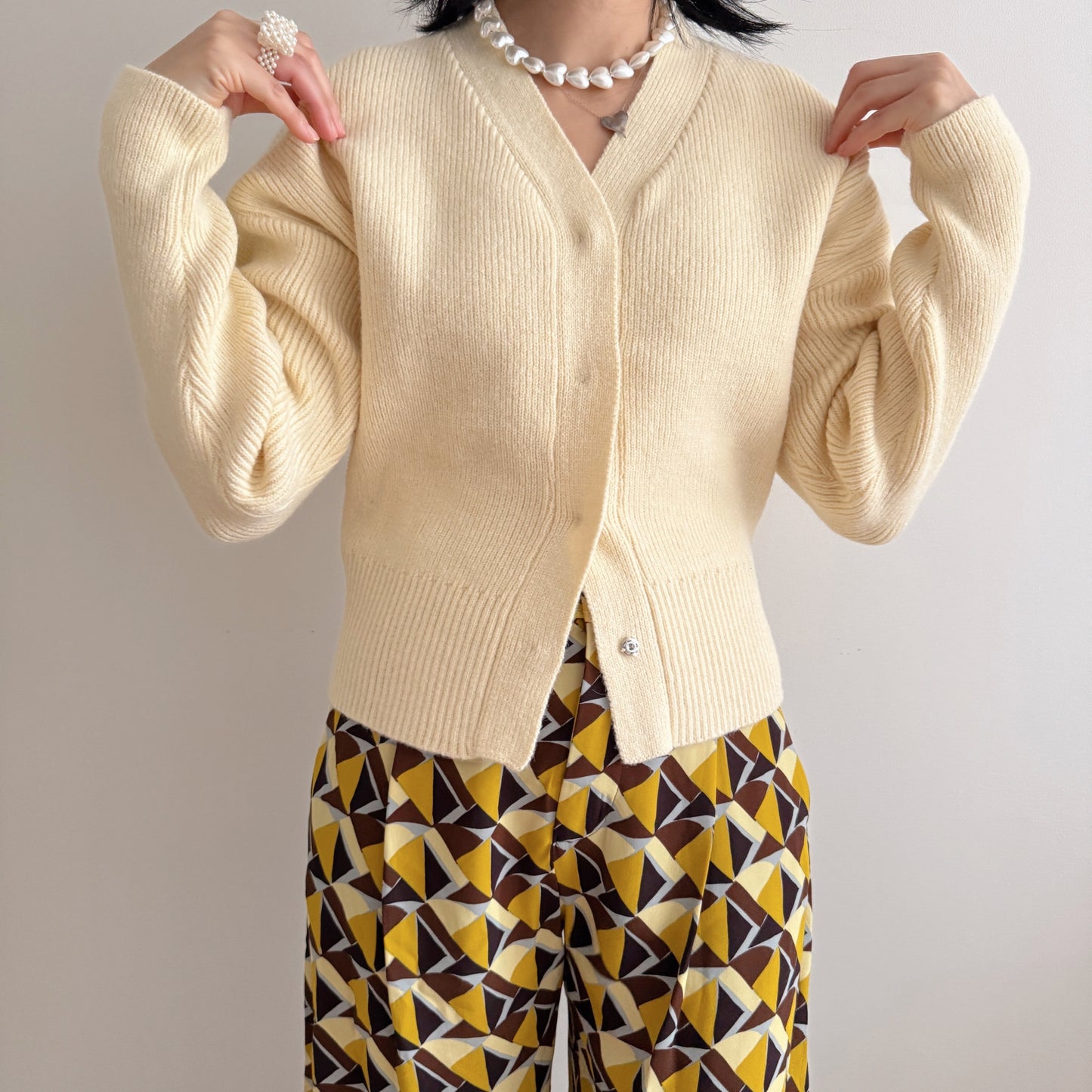 snap button cardigan (light yellow, brown)