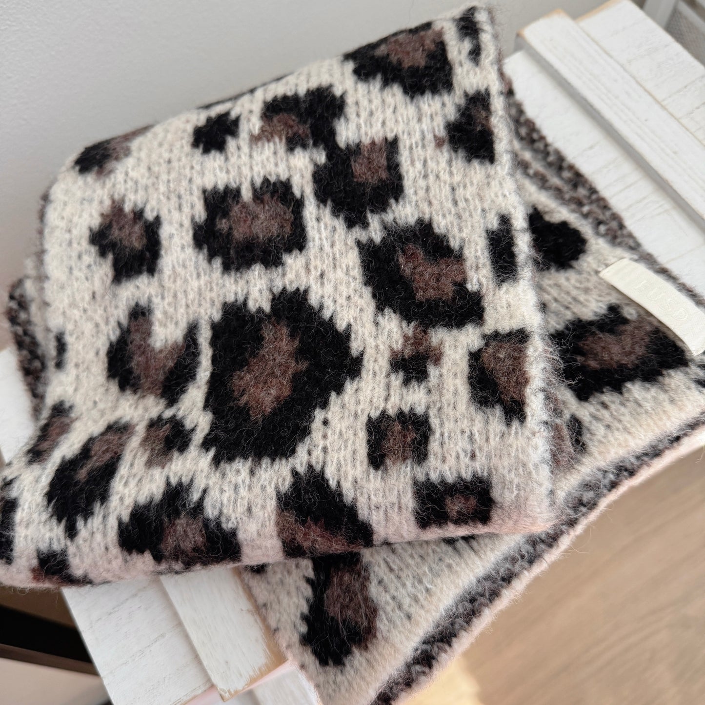 leopard print scarf (beige,brown)