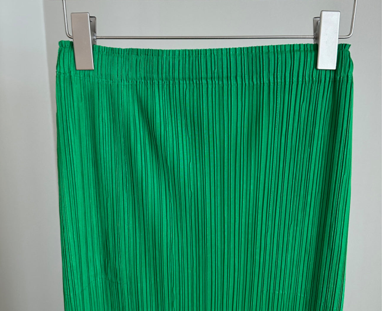 Pleats h line skirt (green, purple)