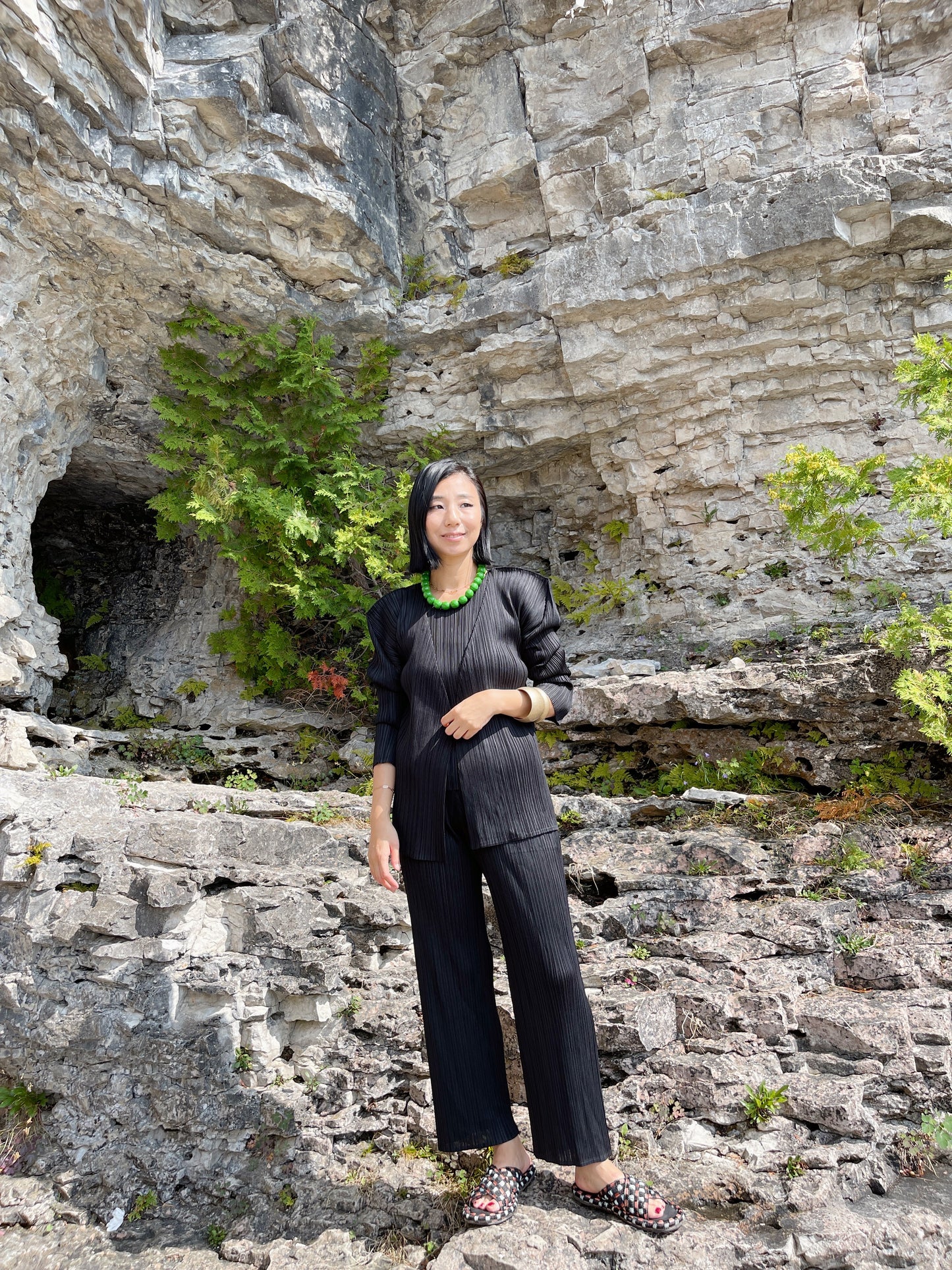 Edge Cardigan (black, ivory, green)