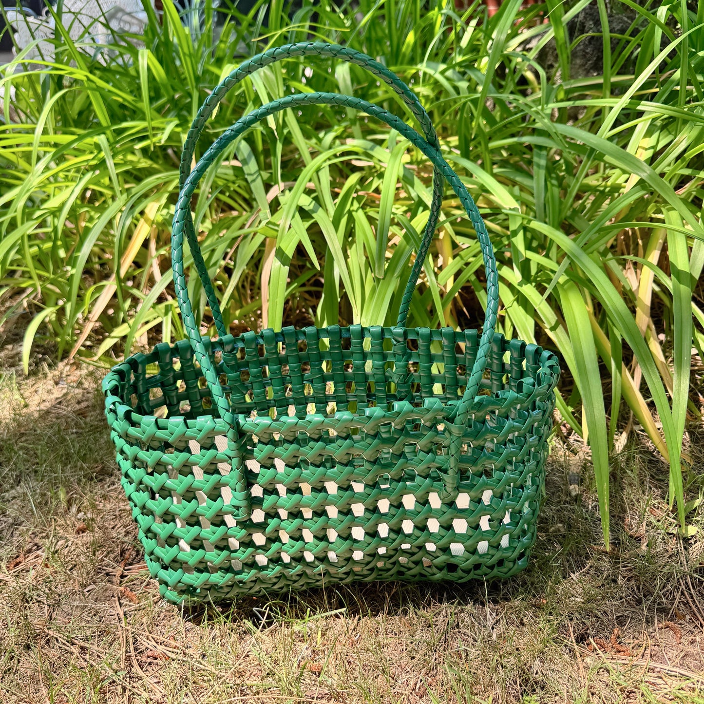 woven basket bag ( red, green, black)
