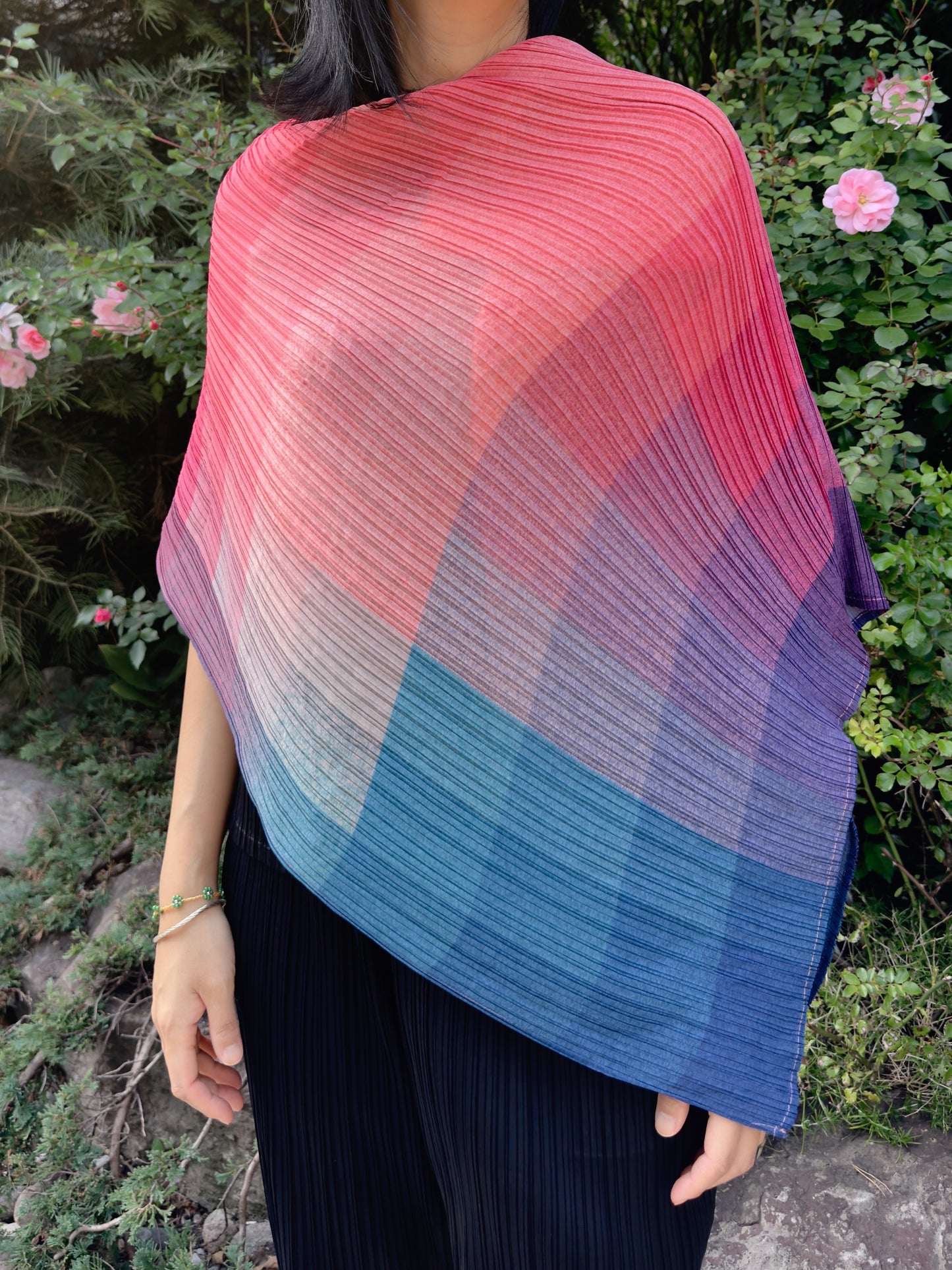 Pleats Gradation Cape(blue, purple )