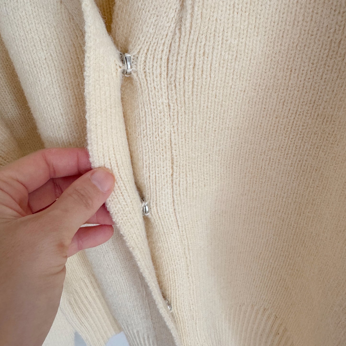 snap button cardigan (light yellow, brown)