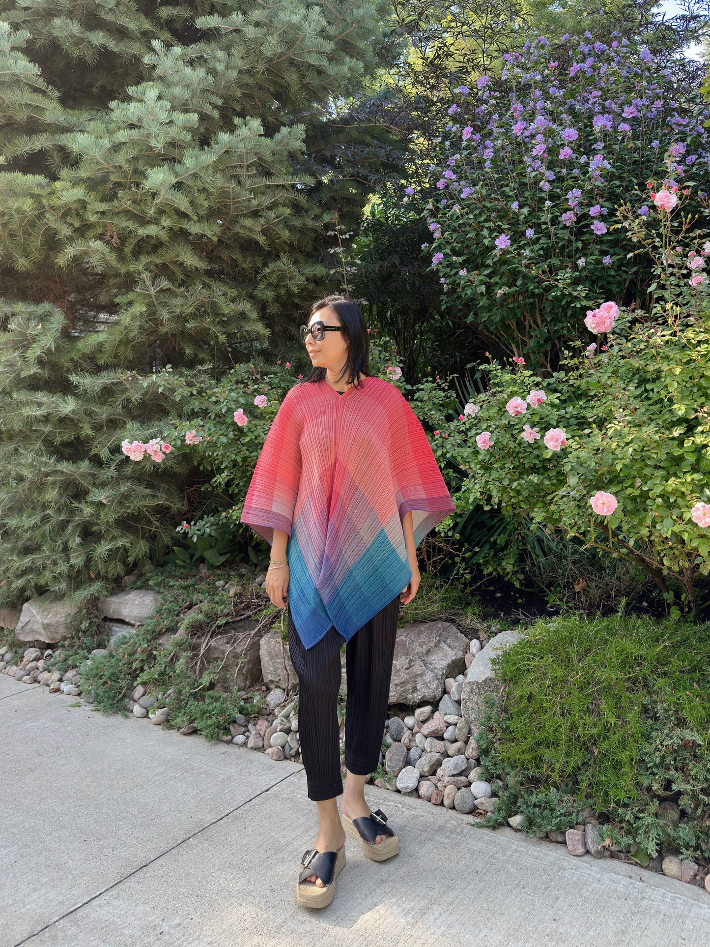 Pleats Gradation Cape(blue, purple )