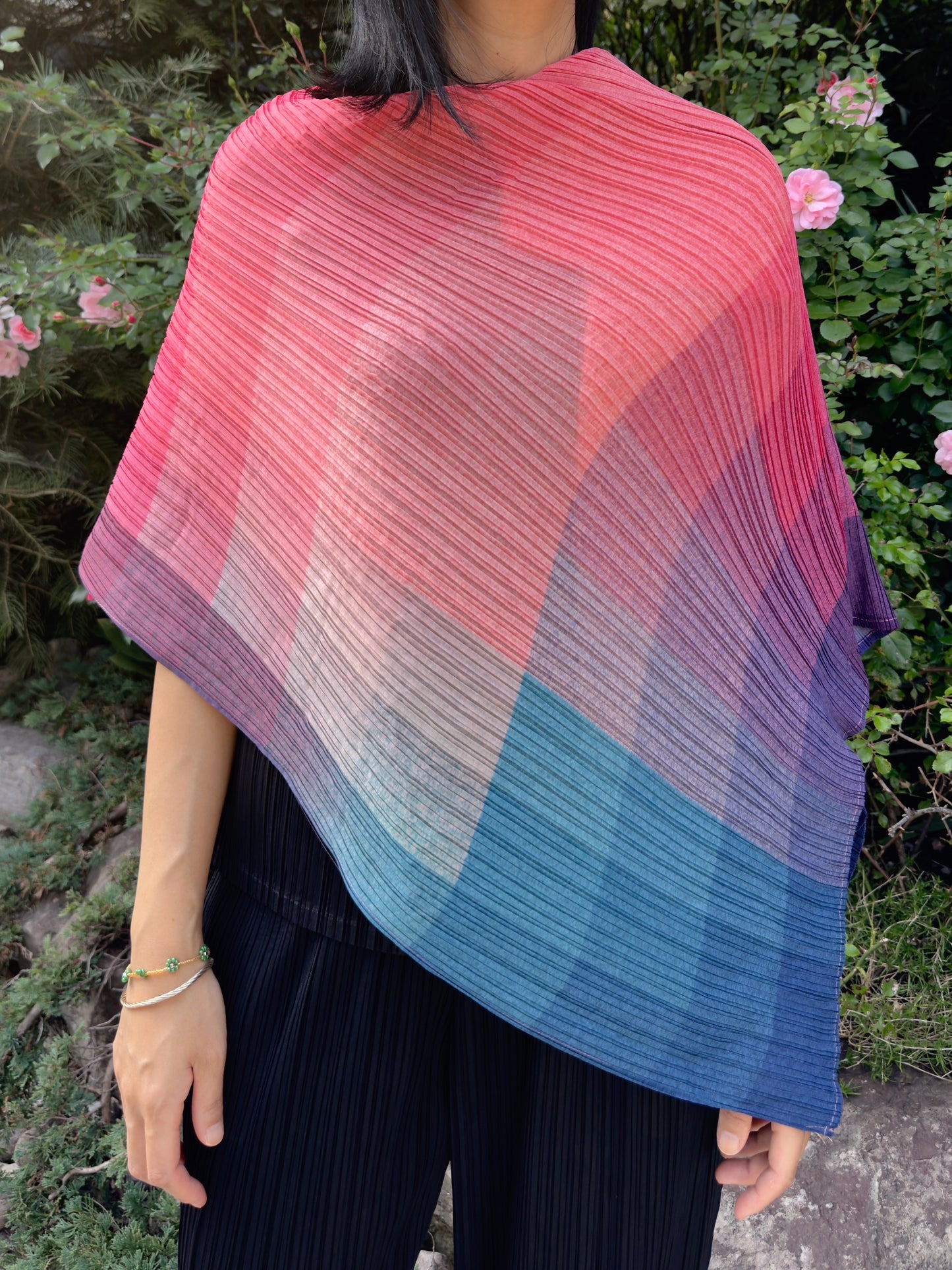 Pleats Gradation Cape(blue, purple )