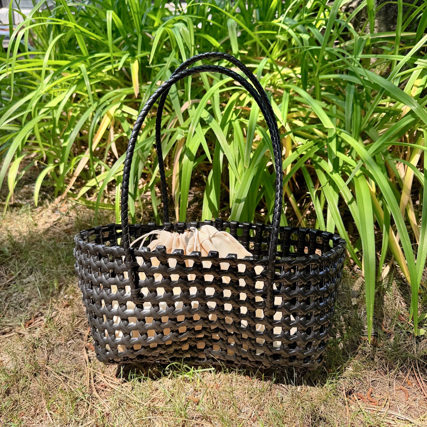 woven basket bag ( red, green, black)