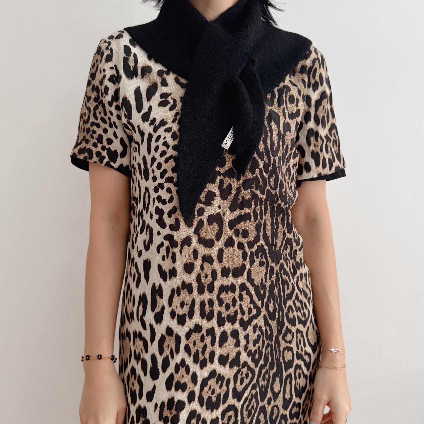 TRIANGULAR KNIT BANDANA (black,ivory)