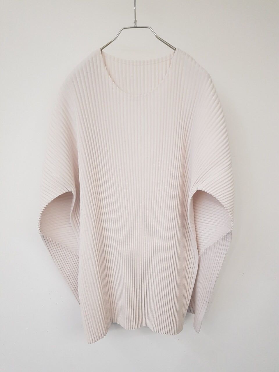 A-POC Pleats round tee ( black, ivory, red)