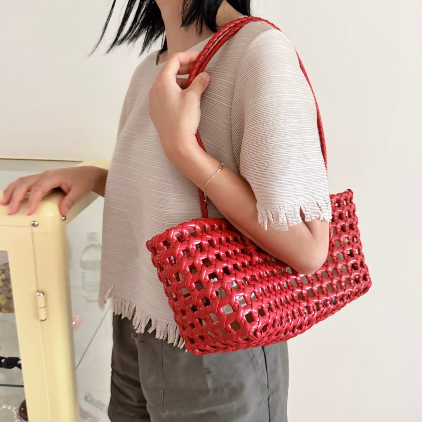 woven basket bag ( red, green, black)