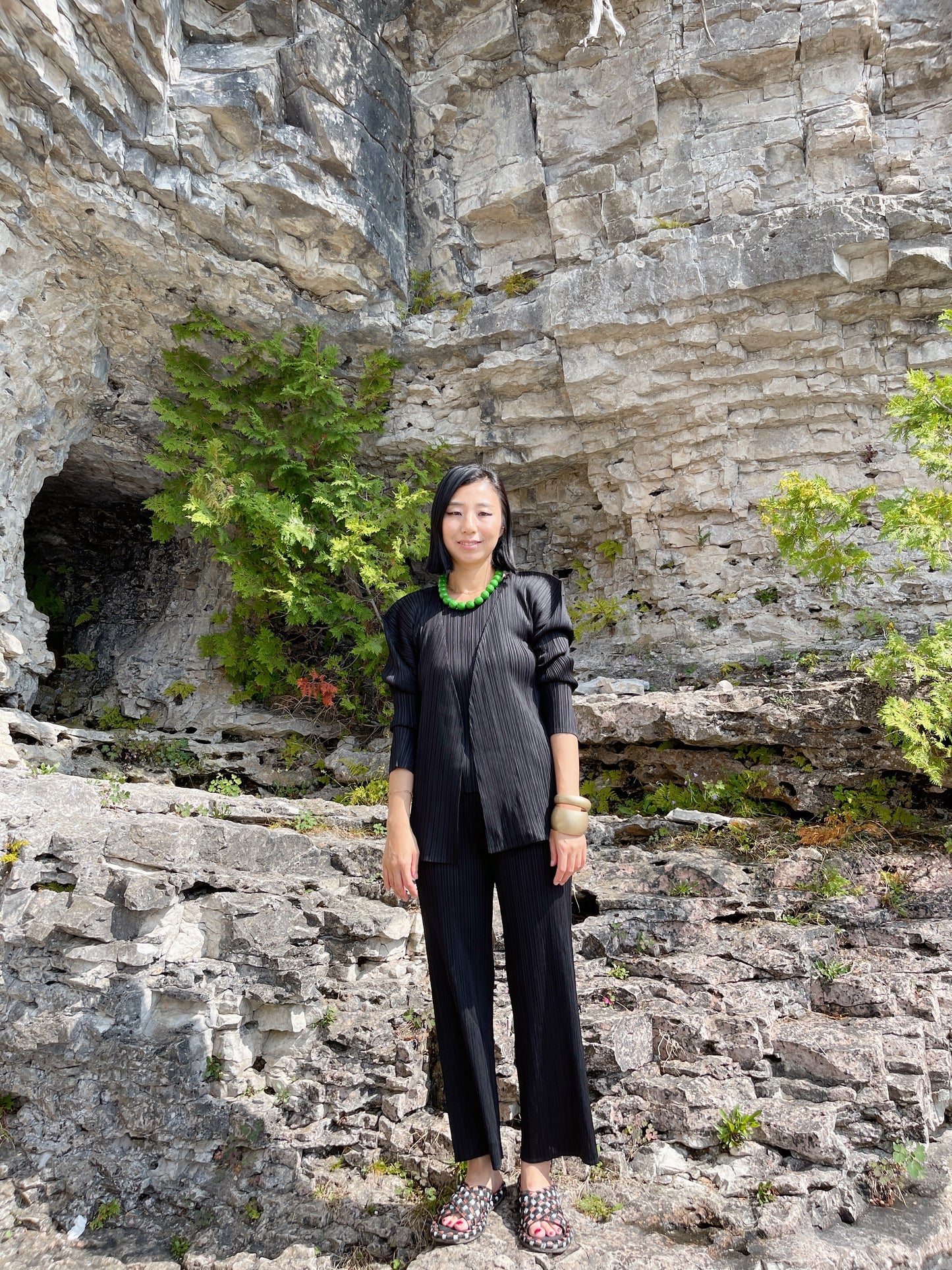 Edge Cardigan (black, ivory, green)