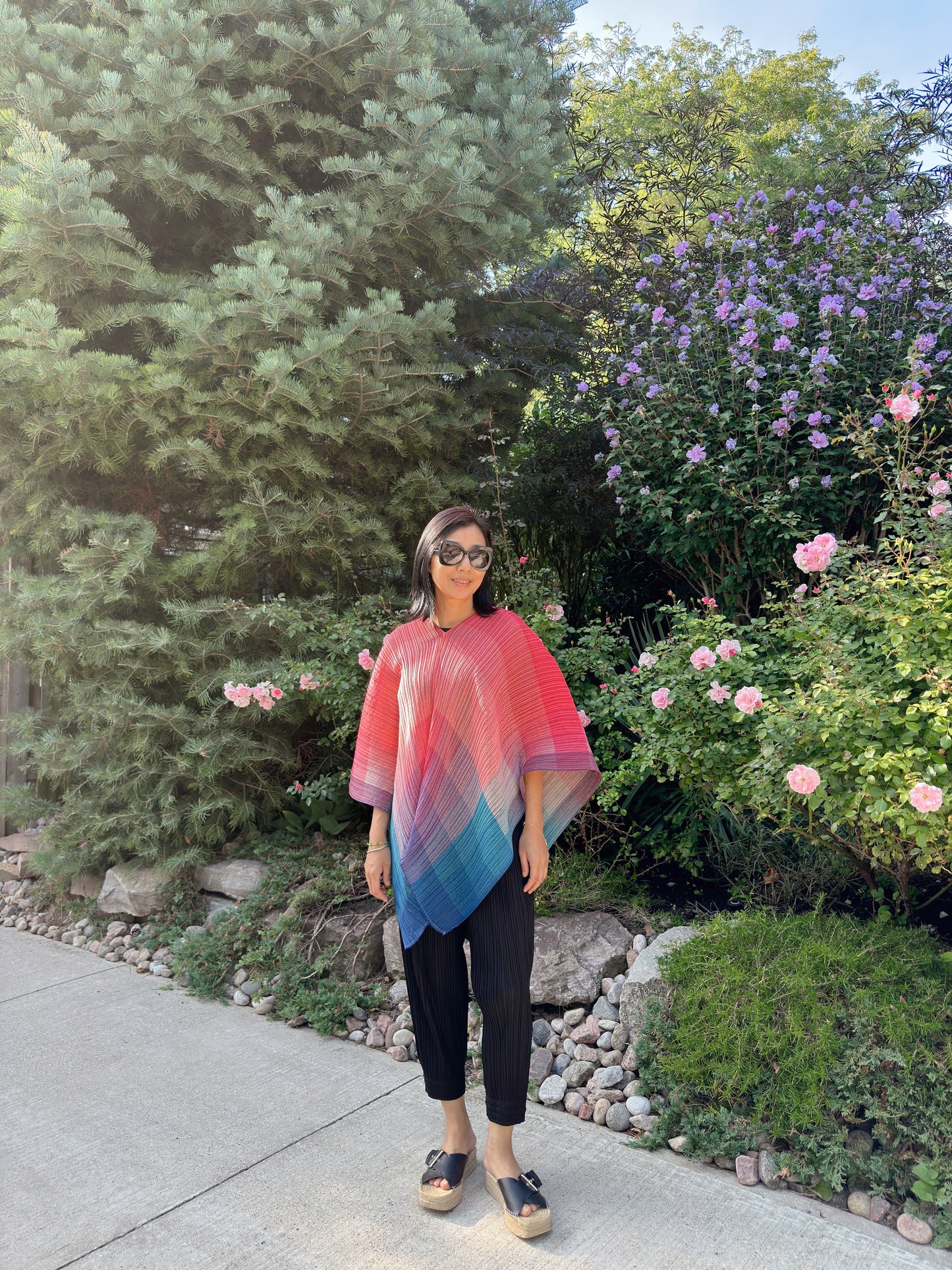 Pleats Gradation Cape(blue, purple )