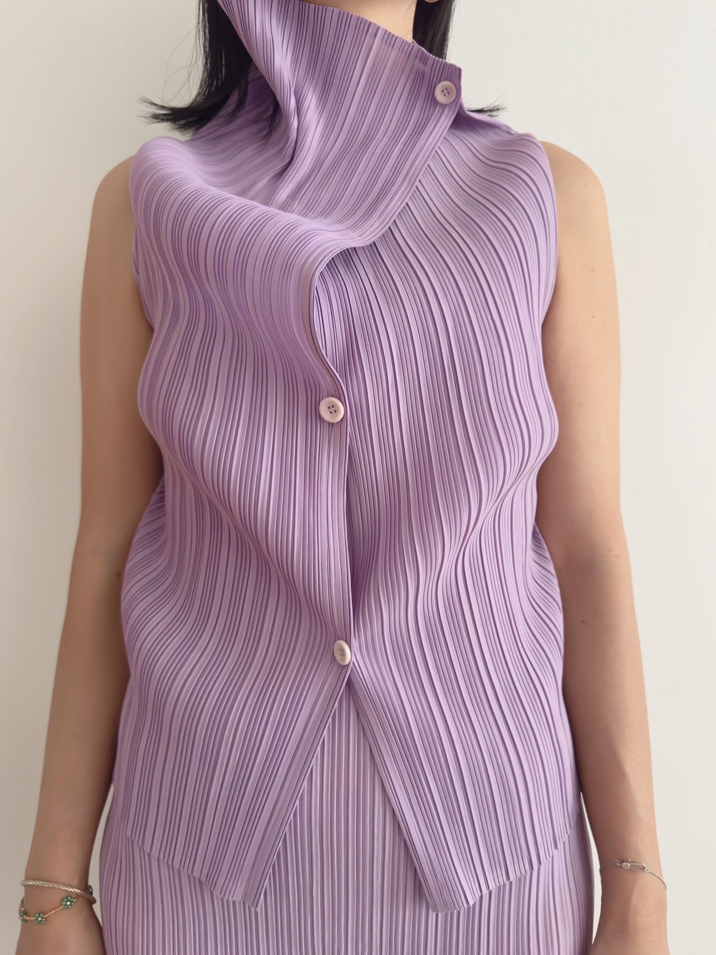 Pleated Vest (lilac, navy, black)