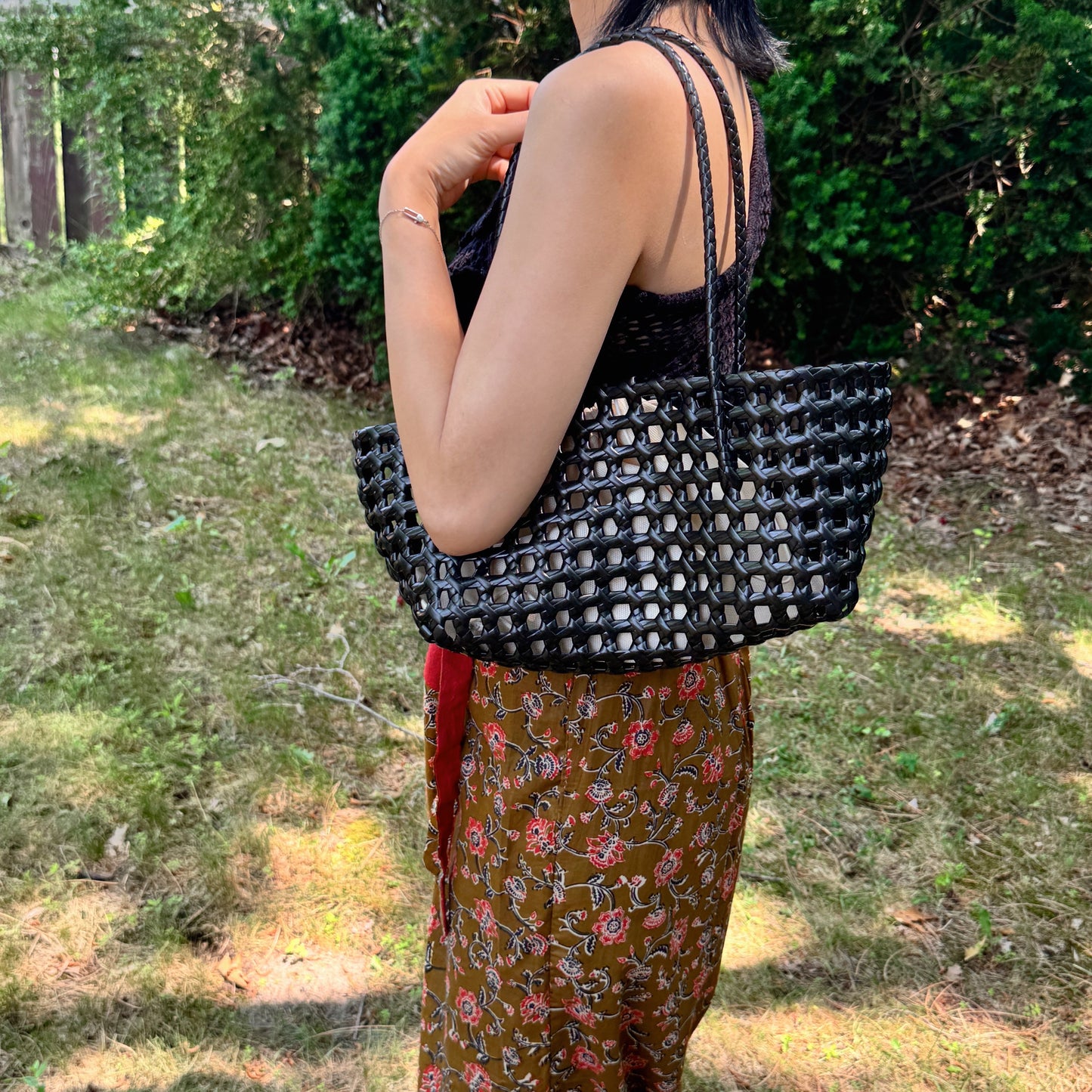 woven basket bag ( red, green, black)