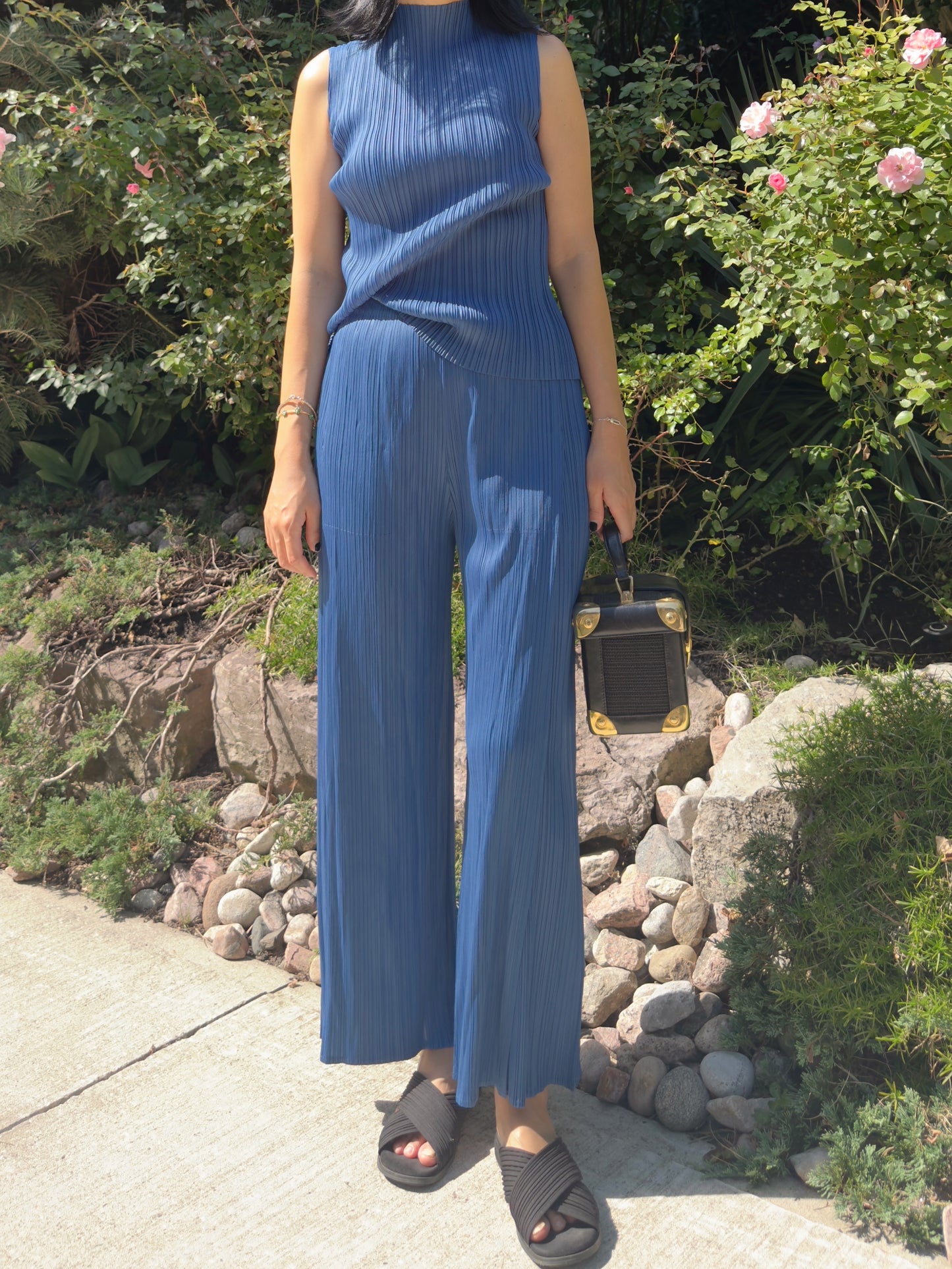 Pleated high- neck sleeveless top (lemon,blue,gray,ivory,black )