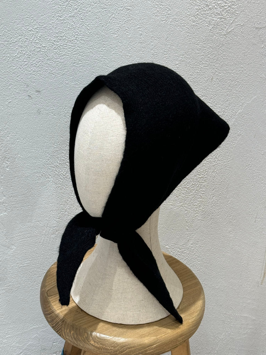 TRIANGULAR KNIT BANDANA (black,ivory)