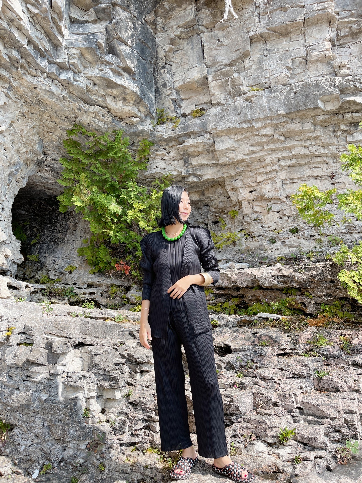 Edge Cardigan (black, ivory, green)