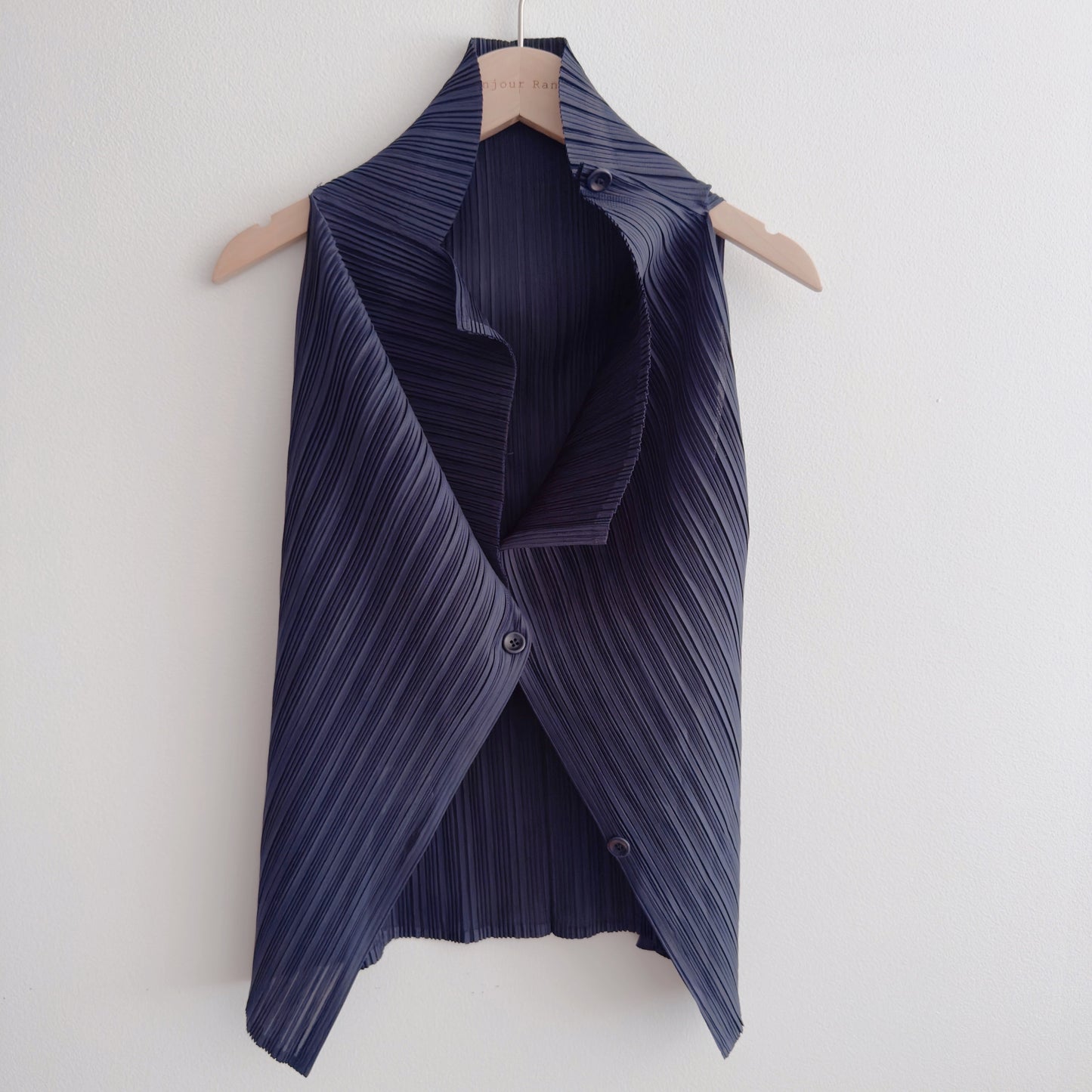 Pleated Vest (lilac, navy, black)