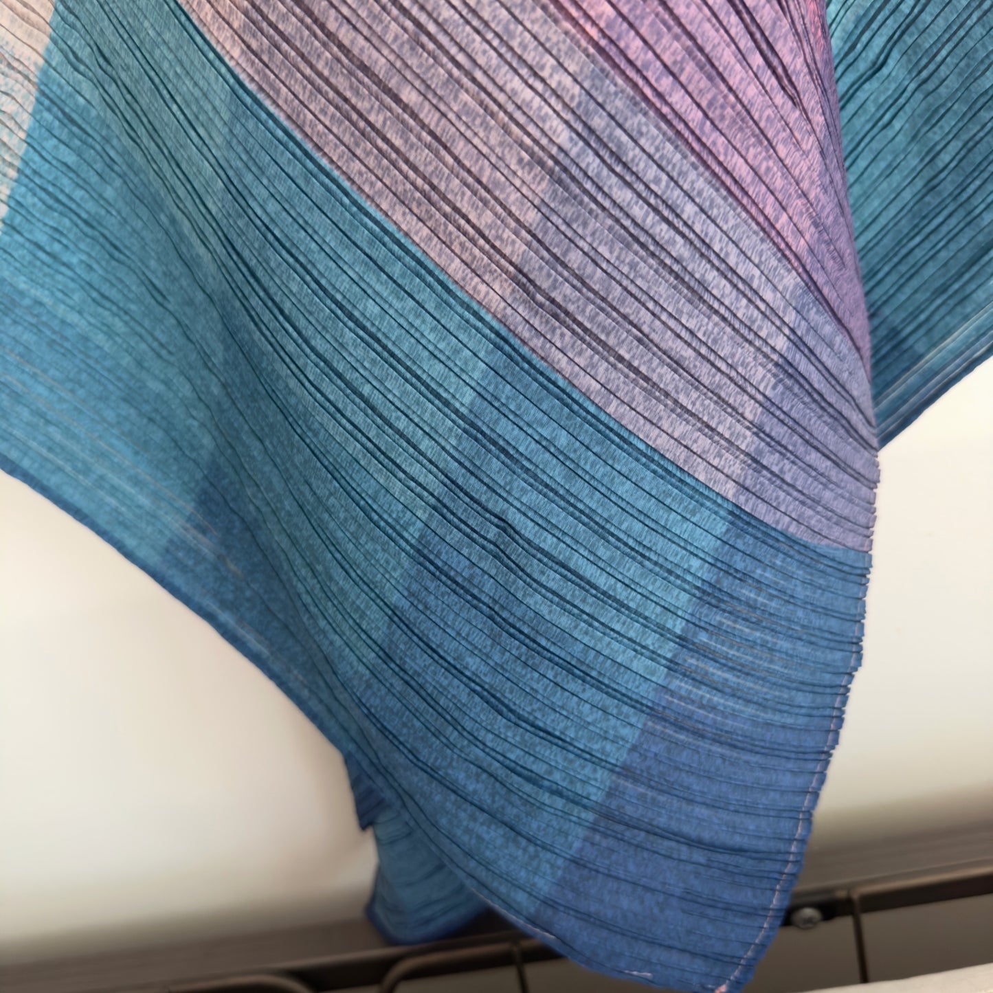 Pleats Gradation Cape(blue, purple )