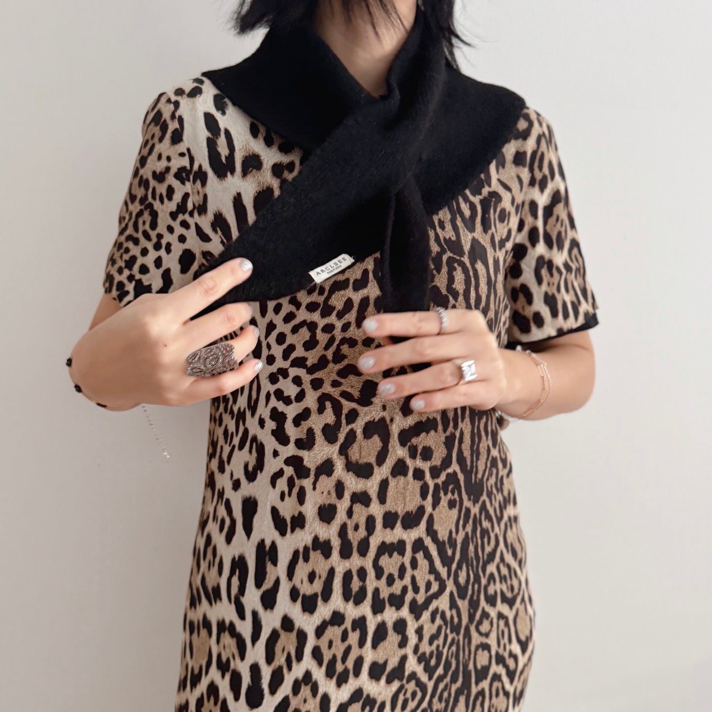 TRIANGULAR KNIT BANDANA (black,ivory)