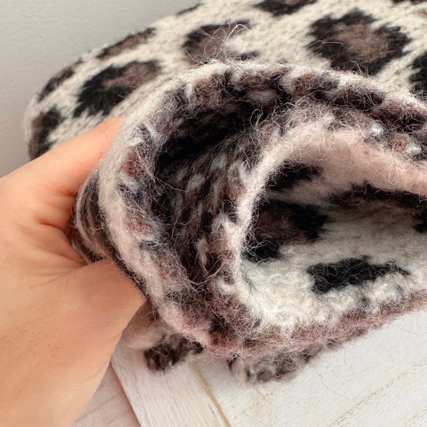 leopard print scarf (beige,brown)