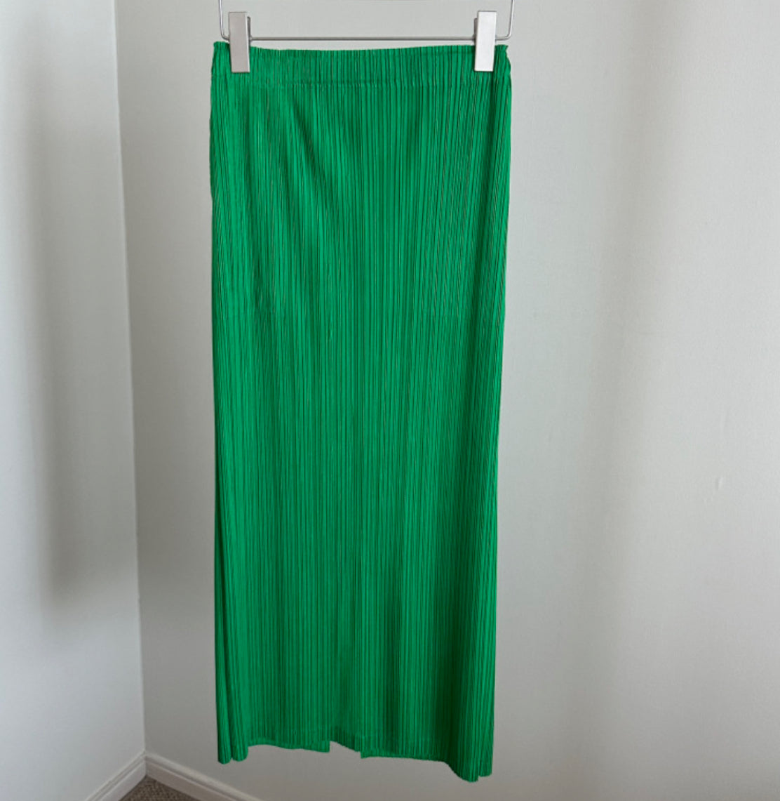 Pleats h line skirt (green, purple)