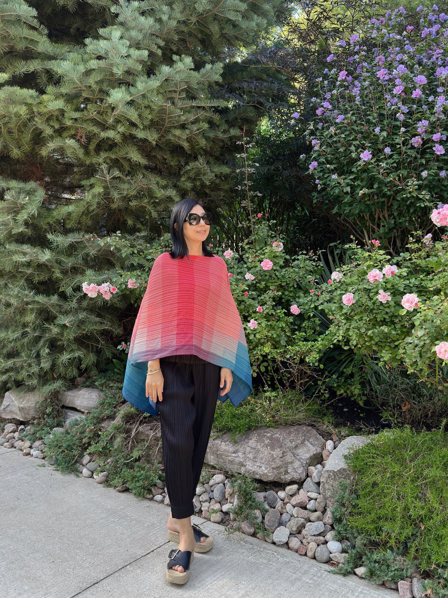 Pleats Gradation Cape(blue, purple )