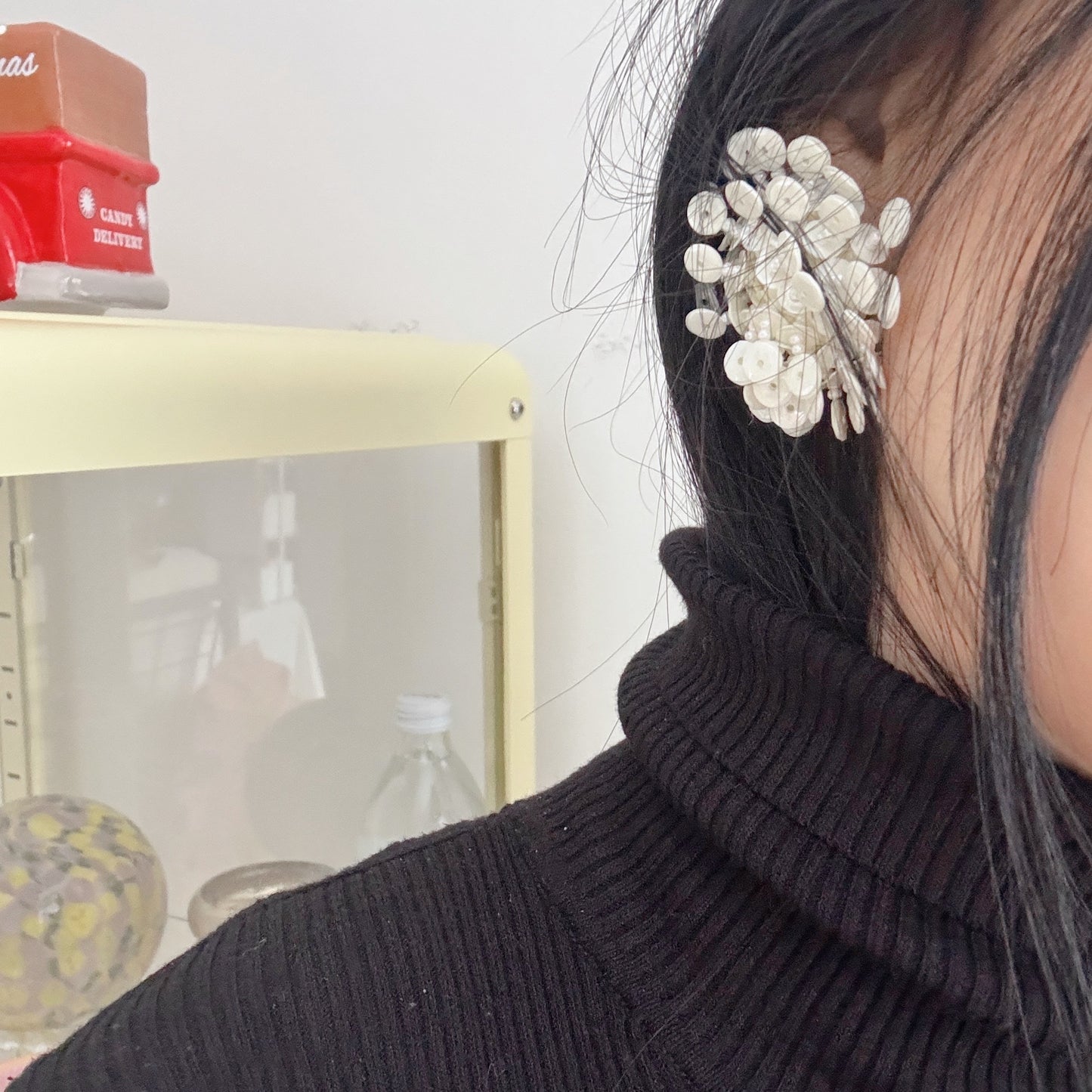 sequins earrings (white,silver)