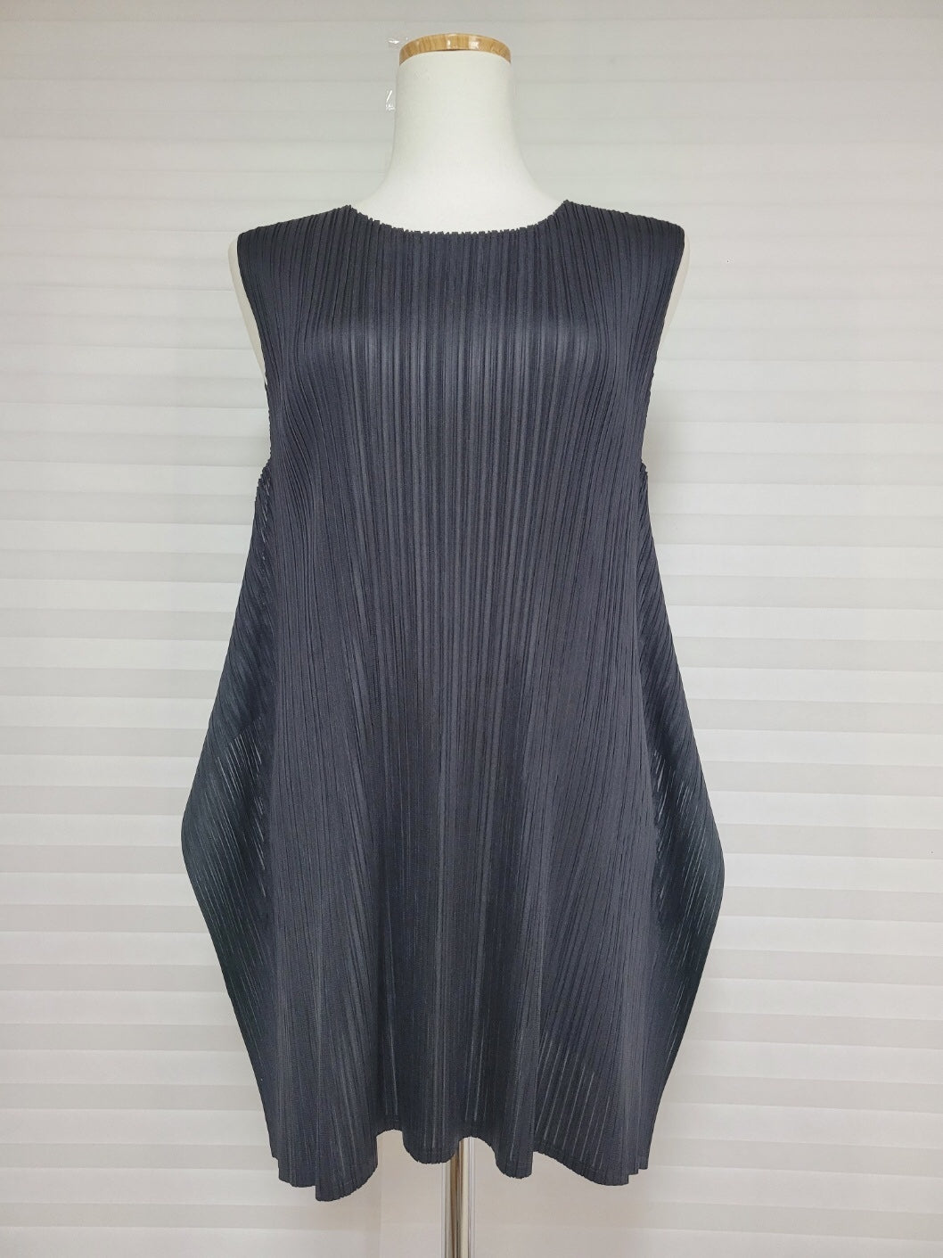 Pleats July sleeveless (ivory, black, grey)