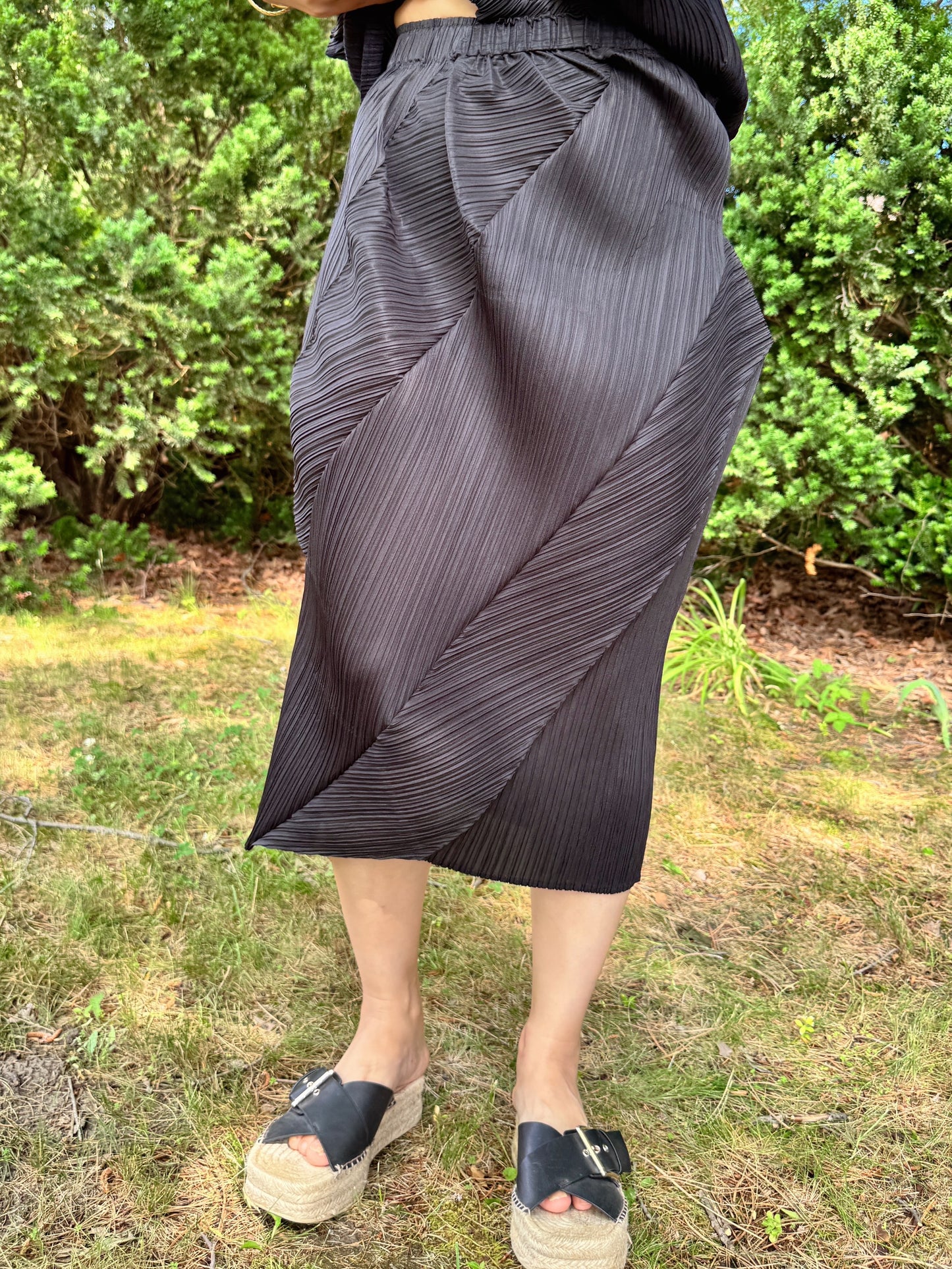 Asymmetrical Pleated Skirt (gray,black)