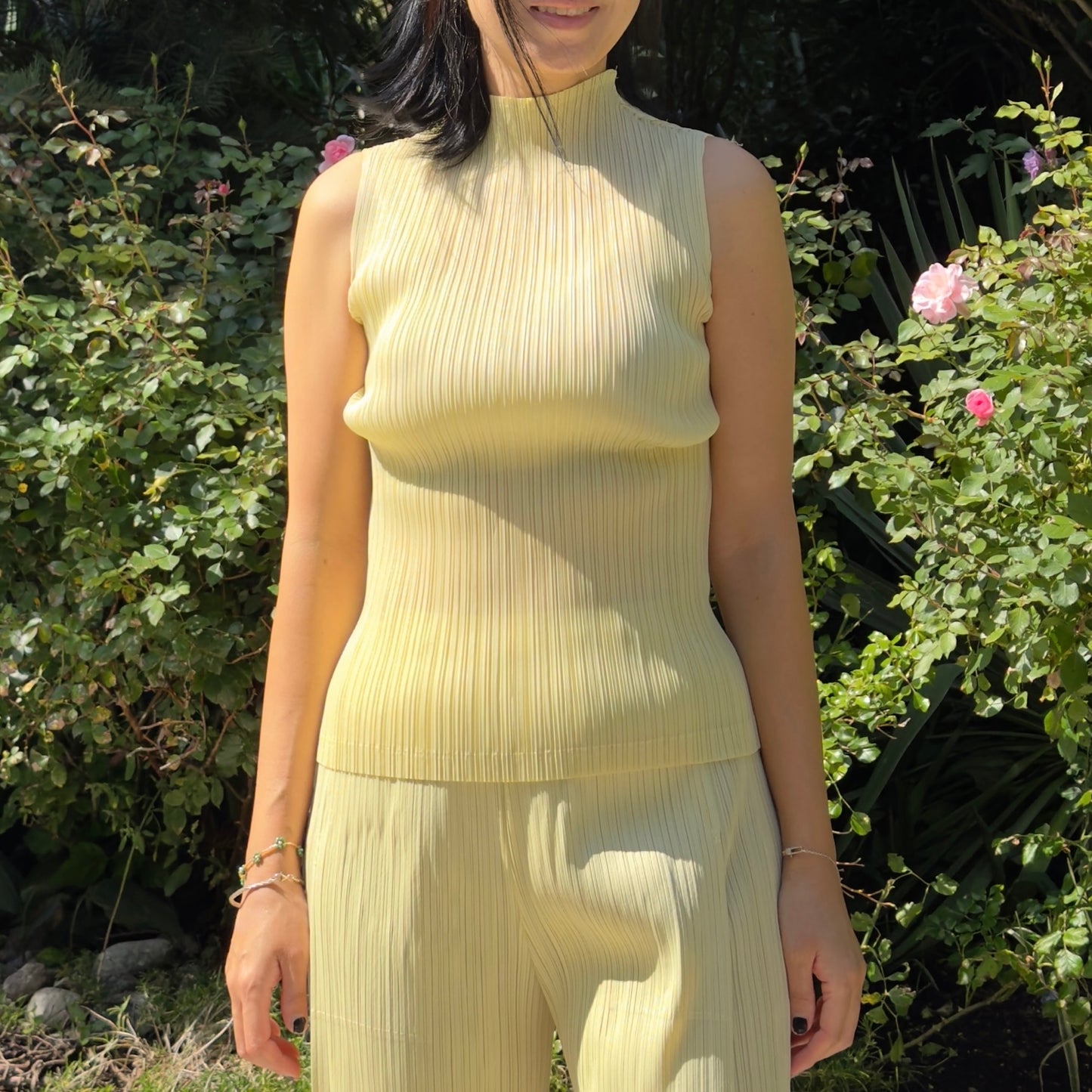 Pleated high- neck sleeveless top (lemon,blue,gray,ivory,black )
