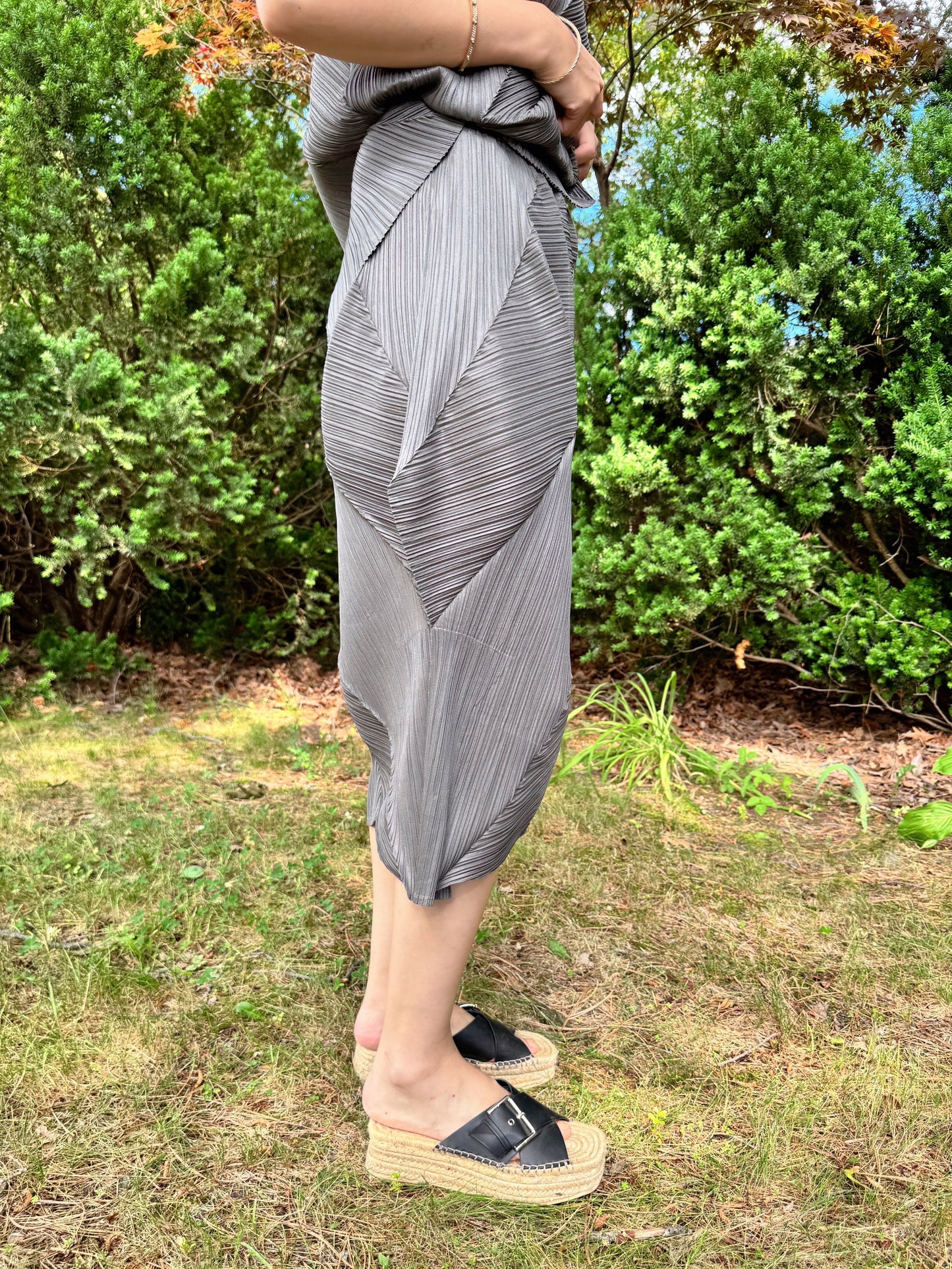 Asymmetrical Pleated Skirt (gray,black)
