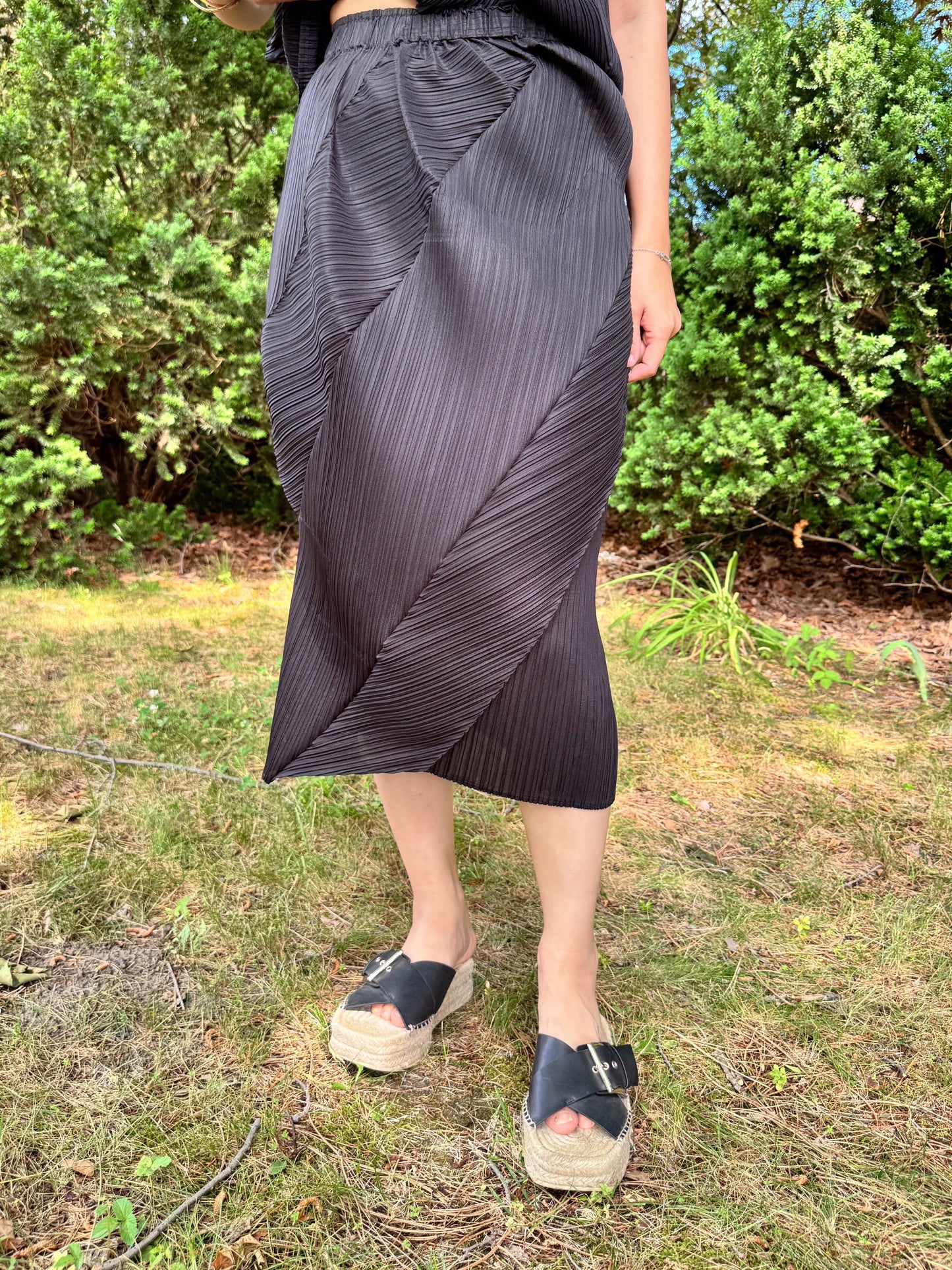 Asymmetrical Pleated Skirt (gray,black)