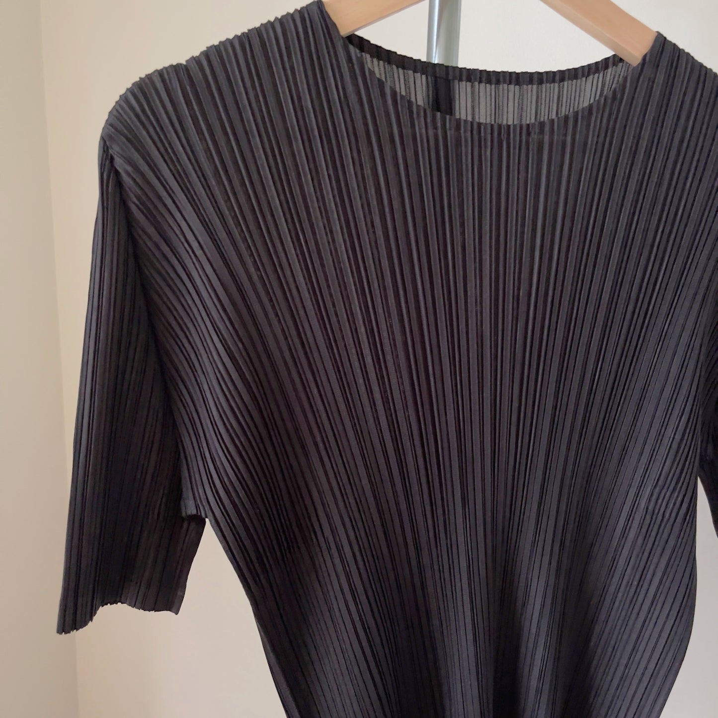 Pleats basic top (white,black,silver)