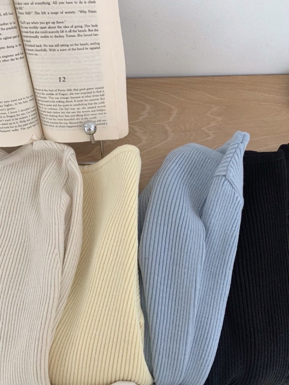 Off shoulder knit (ivory, yellow,sky blue, black)